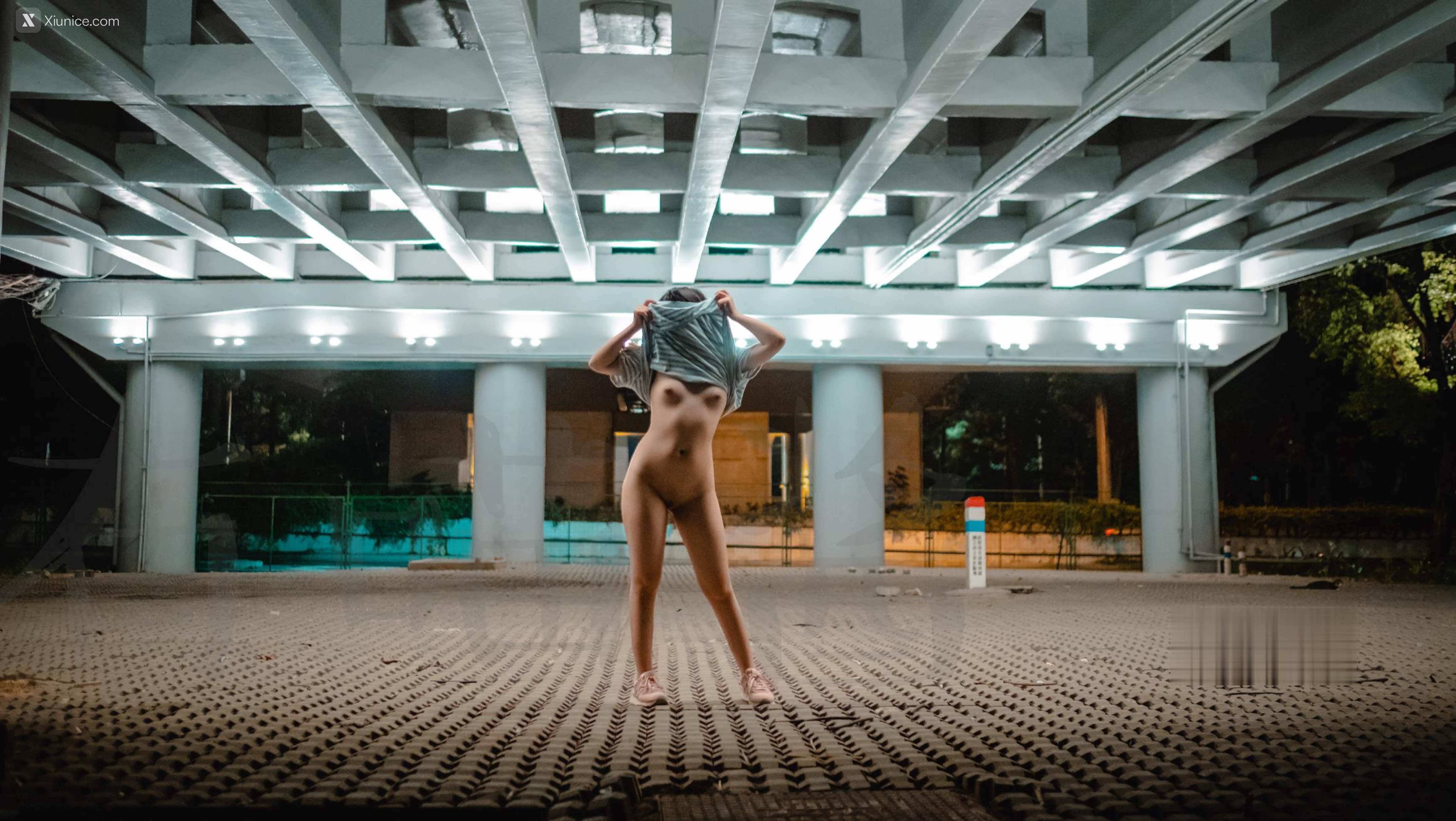有喵酱 夜晚户外露出 17