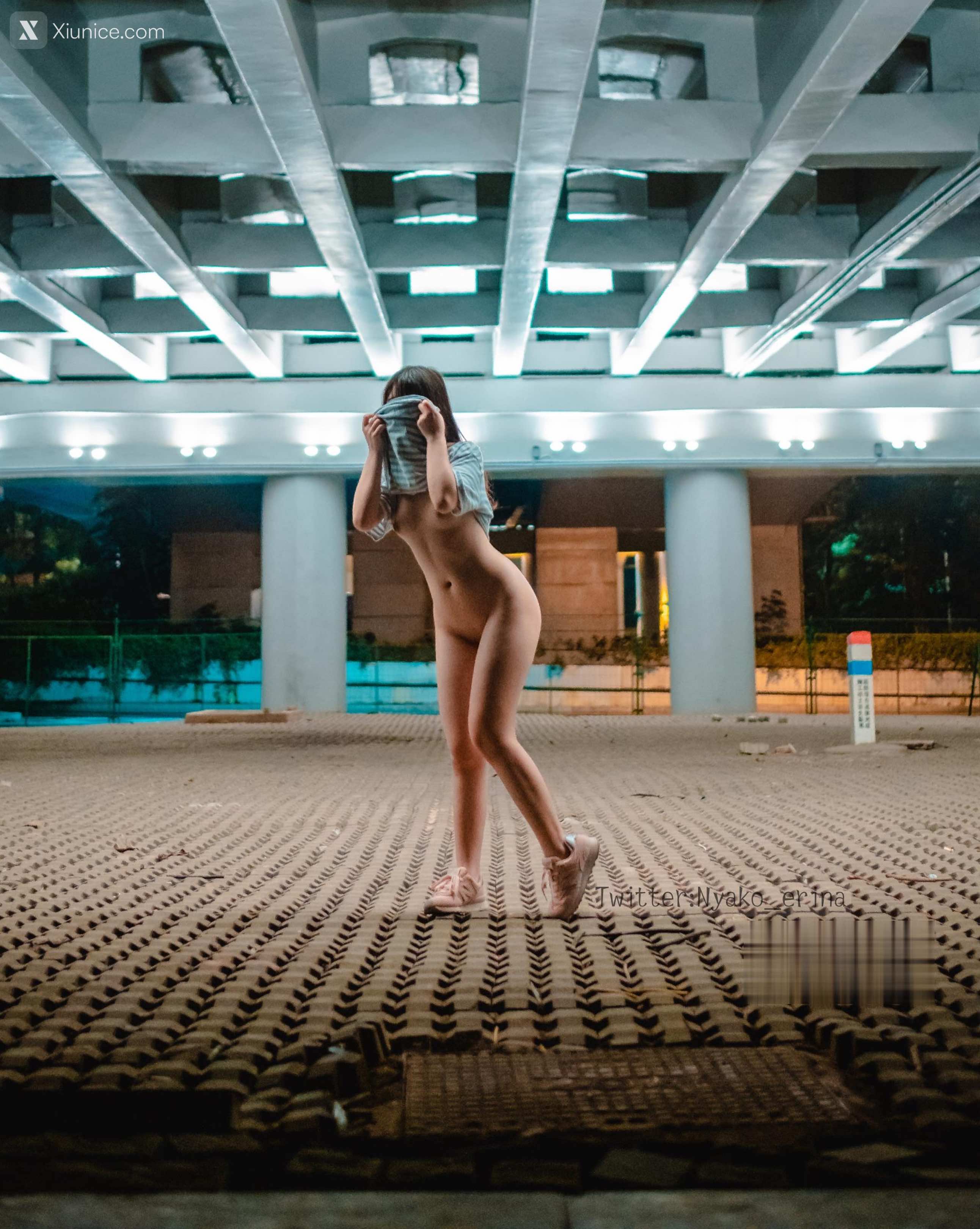 有喵酱 夜晚户外露出 18