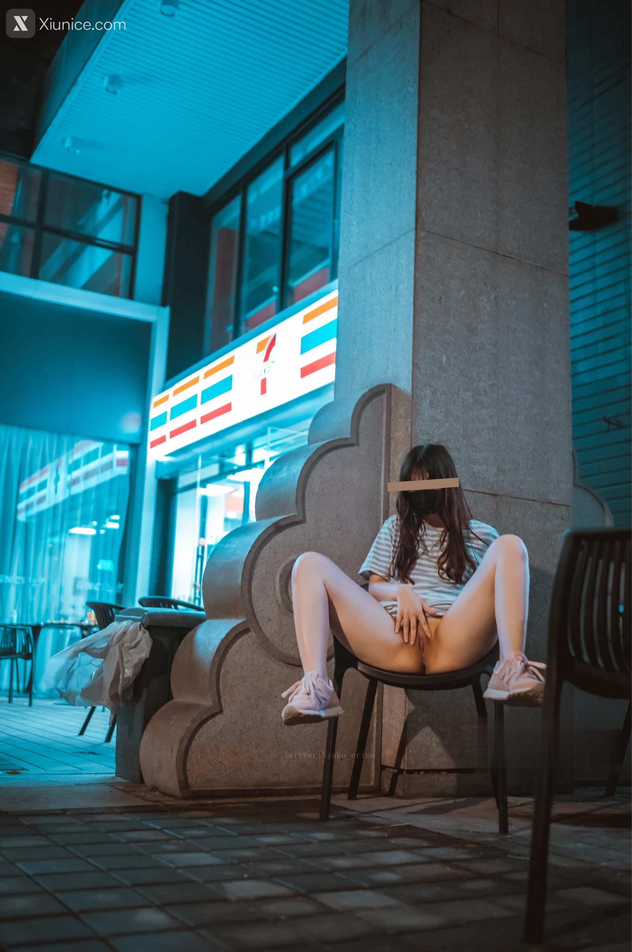 有喵酱 夜晚户外露出 38