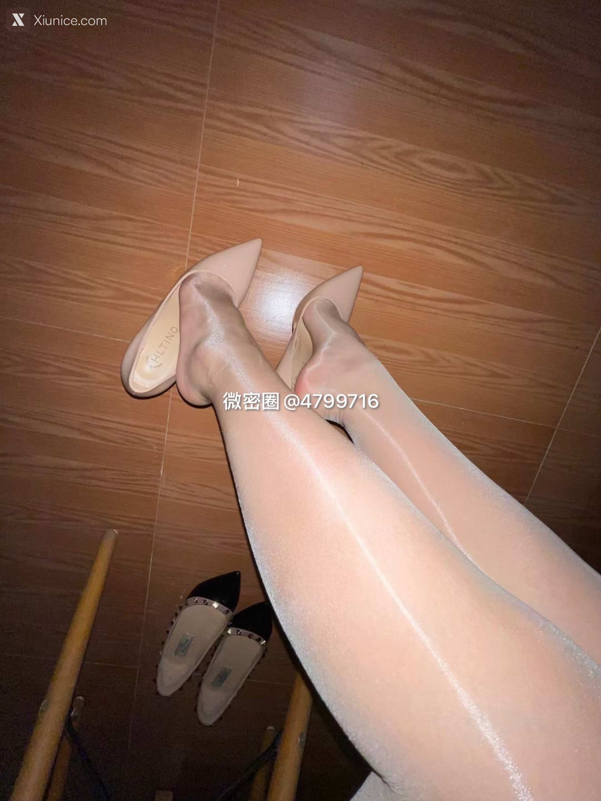 徐绾绾yyyy微密圈系列视图合集 32