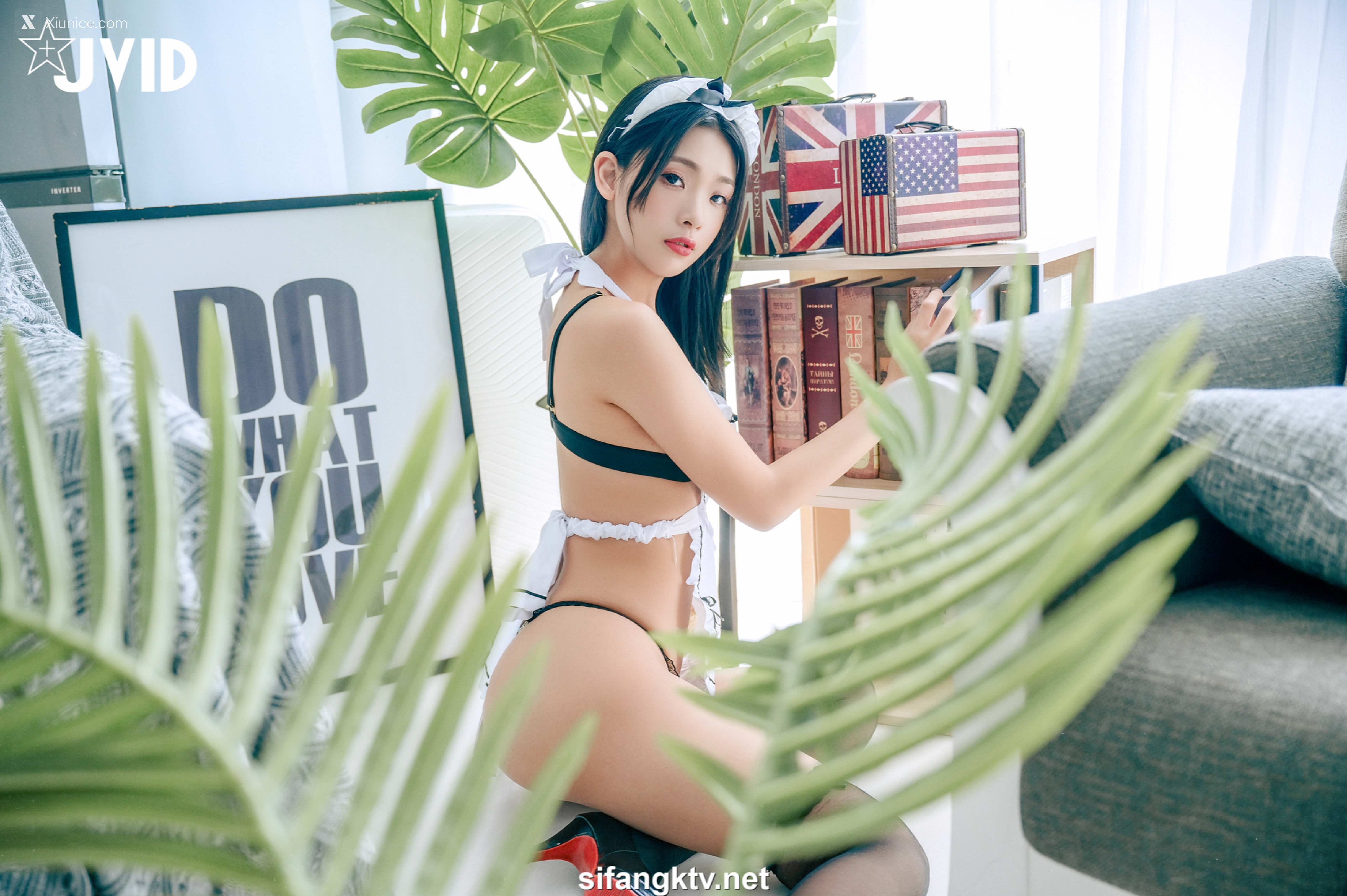 JVID 露露咪 露露咪淫蕩小女僕 露露咪の特別服務 幫主人足交到射了 粉嫩美乳美鮑 29