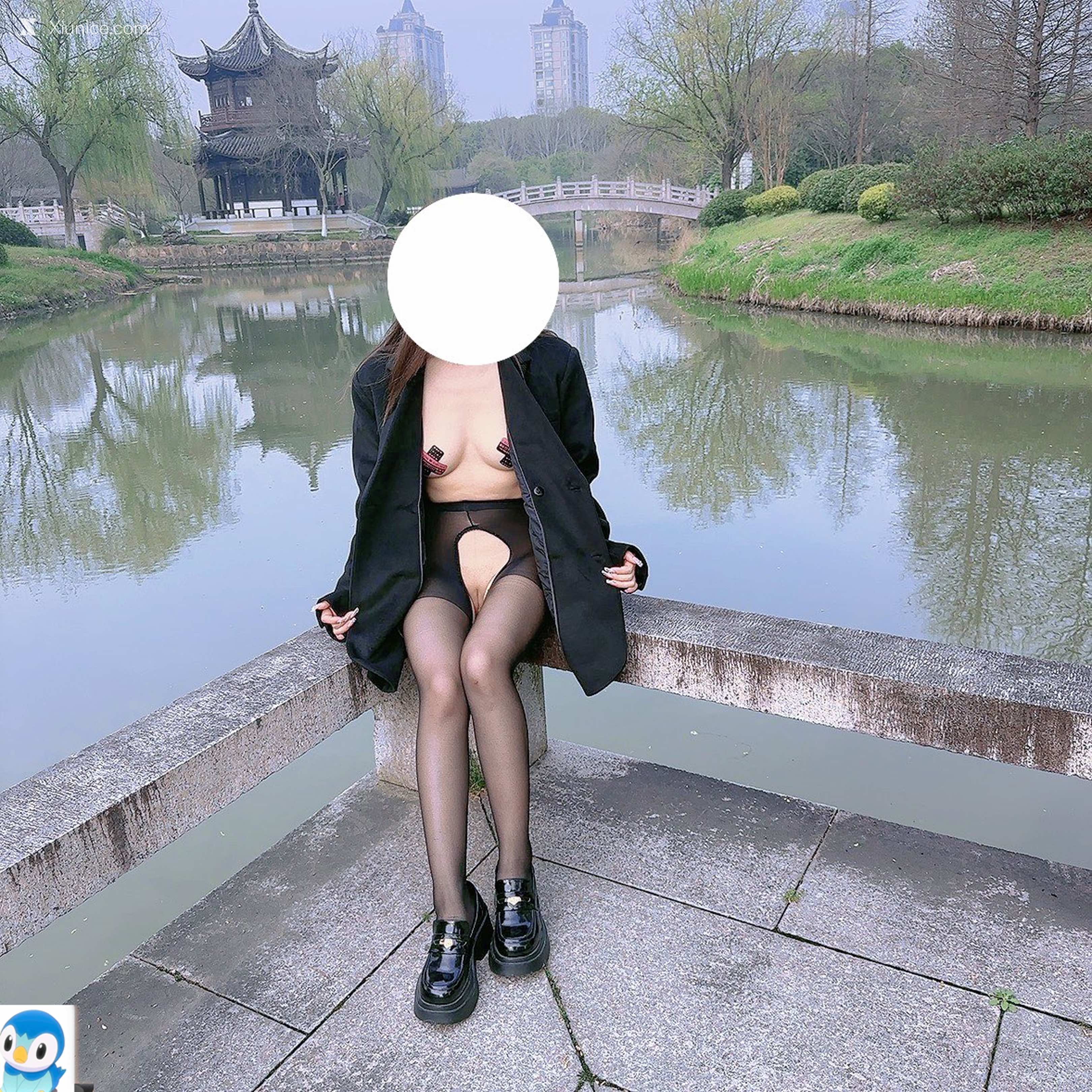 Pijiugg 白虎大奶福利姬 人前露出 福利合集 222