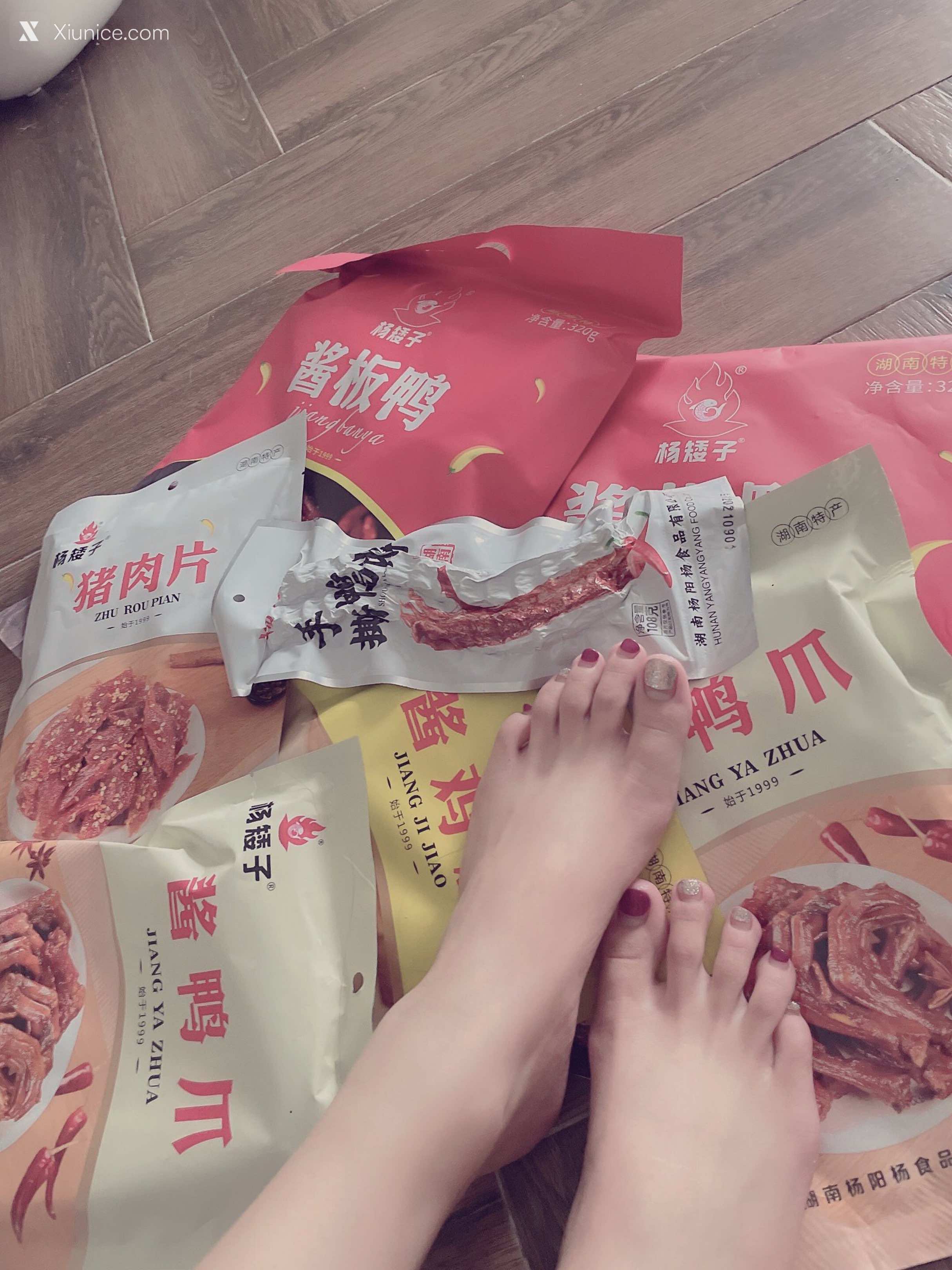 ShuangXi8018 各种户外人前露出，超市露着车灯大方走路 1