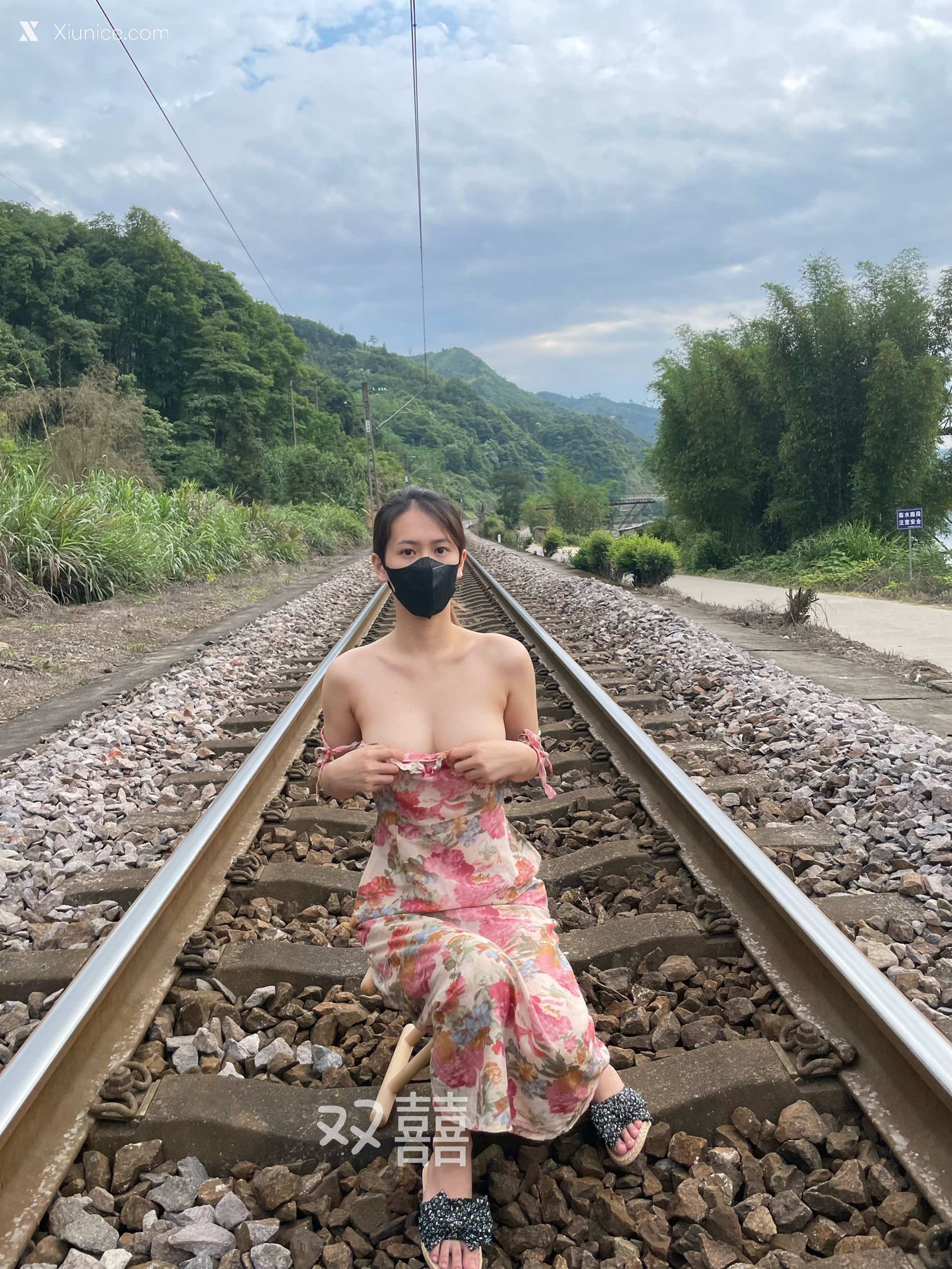 ShuangXi8018 各种户外人前露出，超市露着车灯大方走路 27