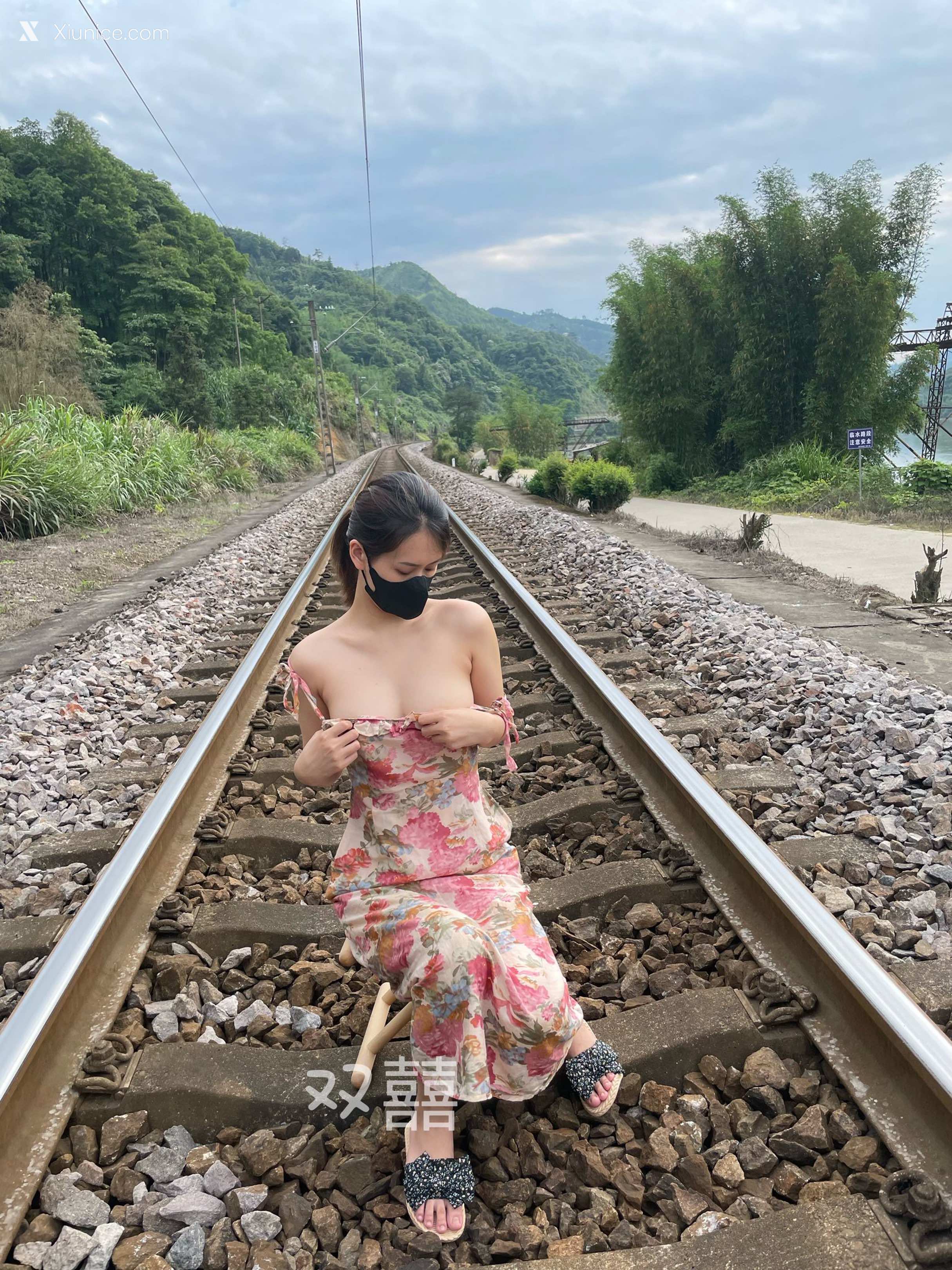ShuangXi8018 各种户外人前露出，超市露着车灯大方走路 28