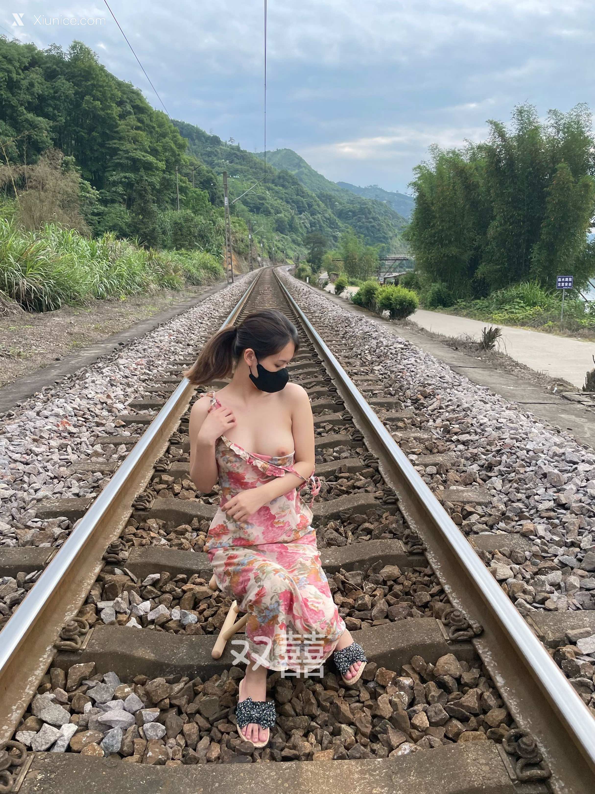 ShuangXi8018 各种户外人前露出，超市露着车灯大方走路 29