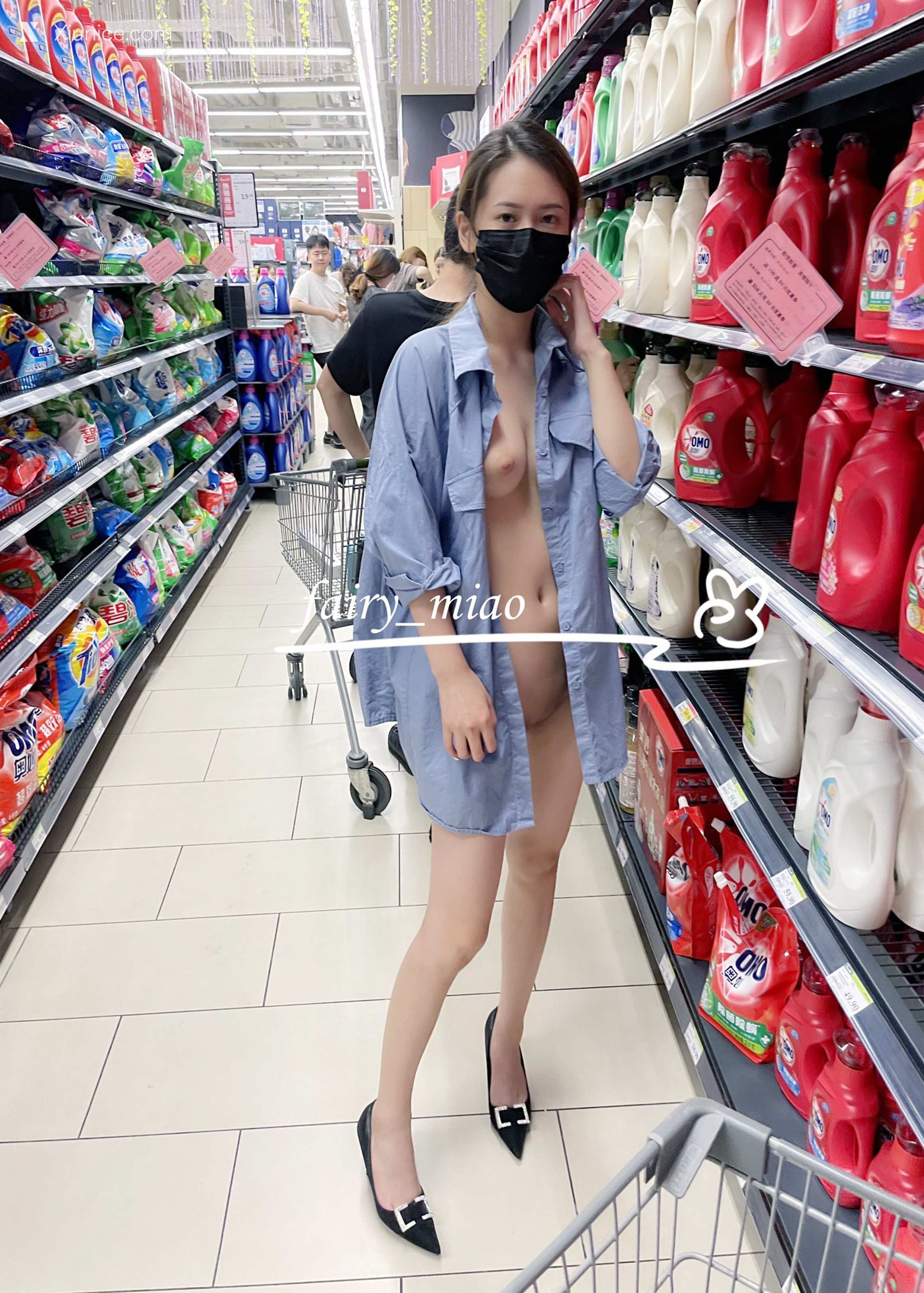 ShuangXi8018 各种户外人前露出，超市露着车灯大方走路 81
