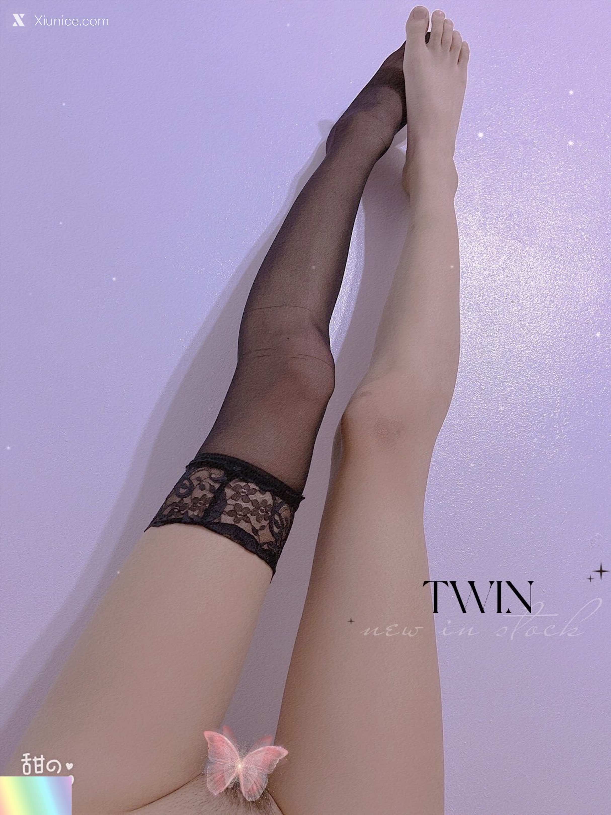 TWIN 才发现原来自己高潮的时候脚趾头会折起来了 反差白虎母狗人前露出调教 19