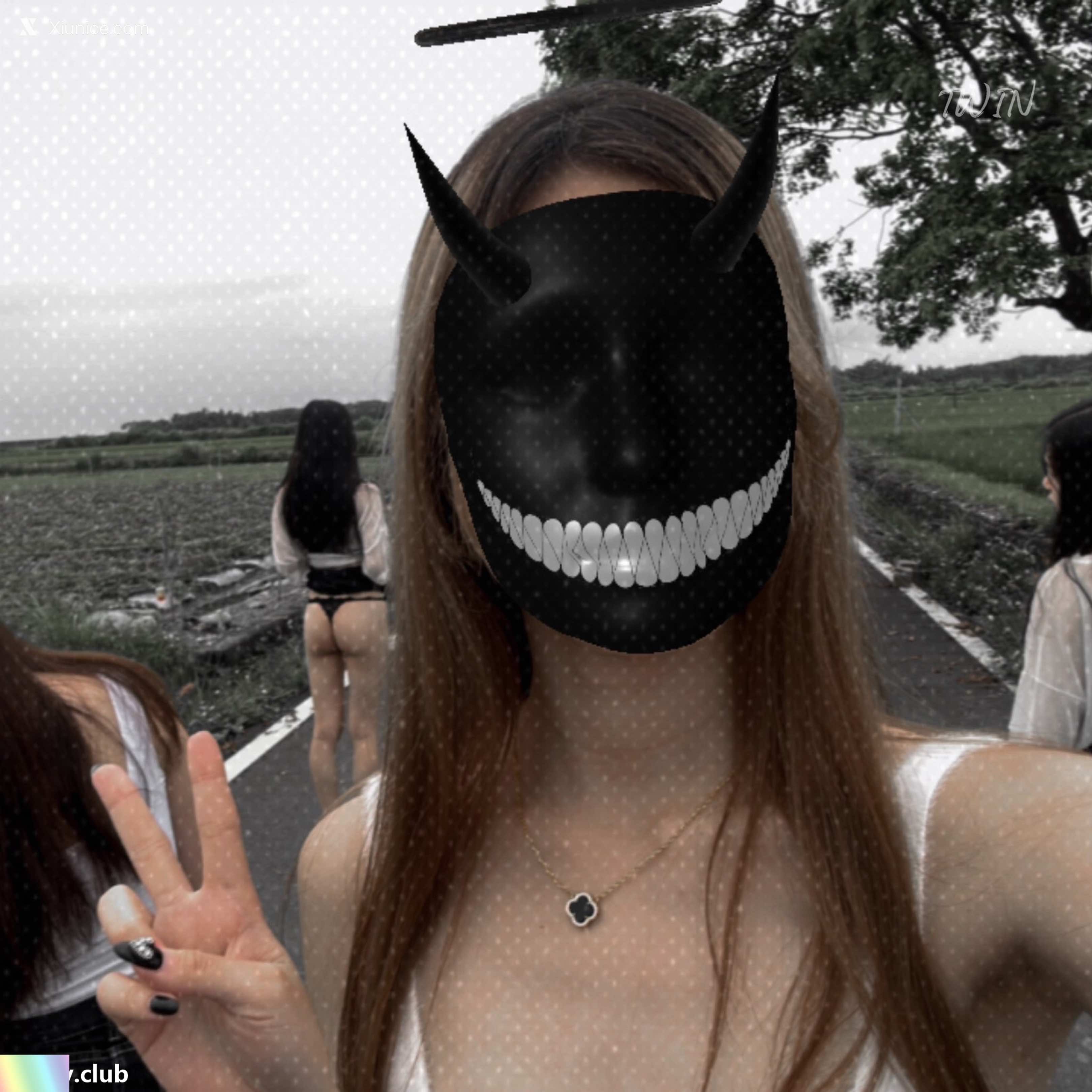 TWIN 才发现原来自己高潮的时候脚趾头会折起来了 反差白虎母狗人前露出调教 201