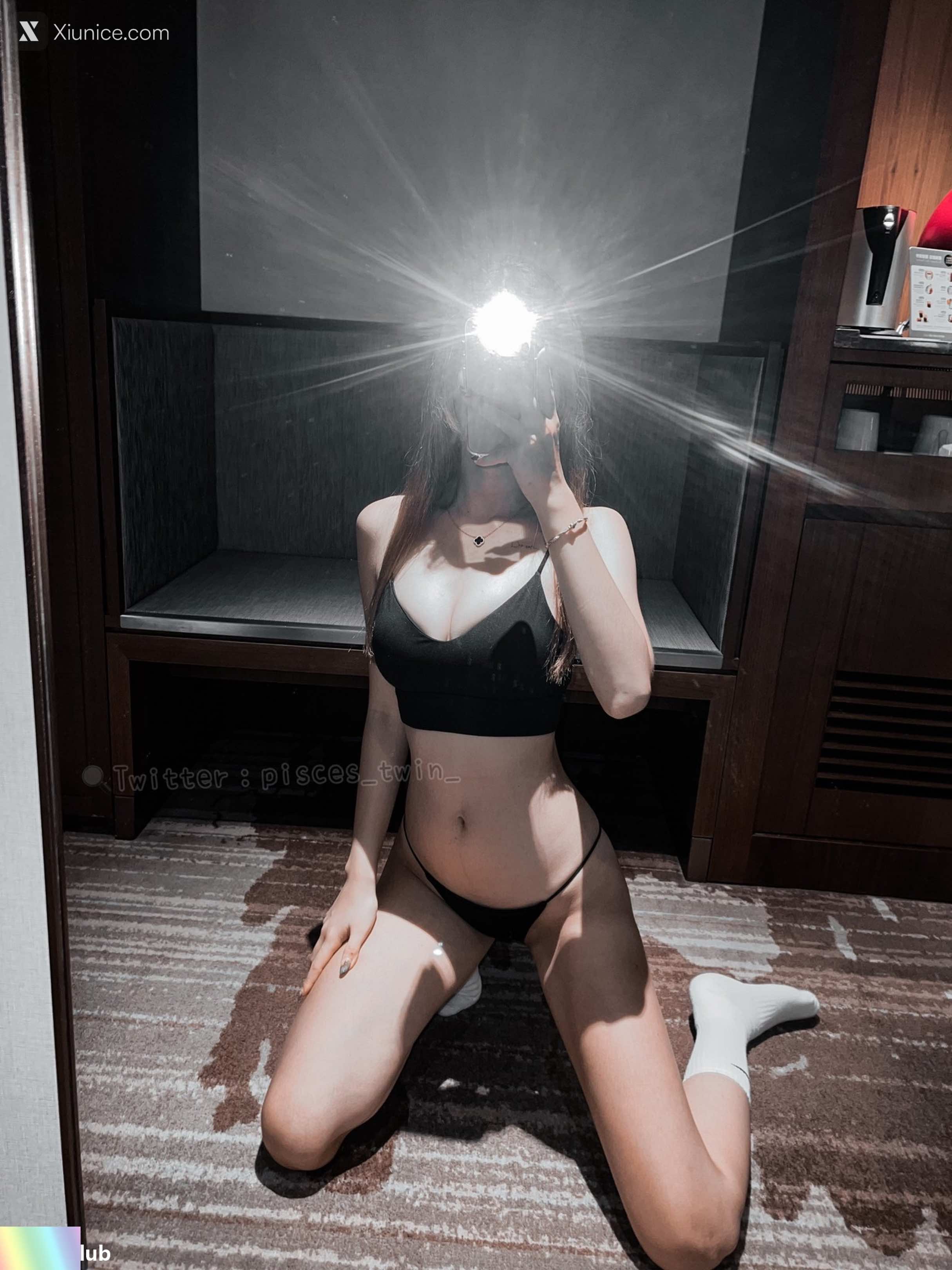 TWIN 才发现原来自己高潮的时候脚趾头会折起来了 反差白虎母狗人前露出调教 217
