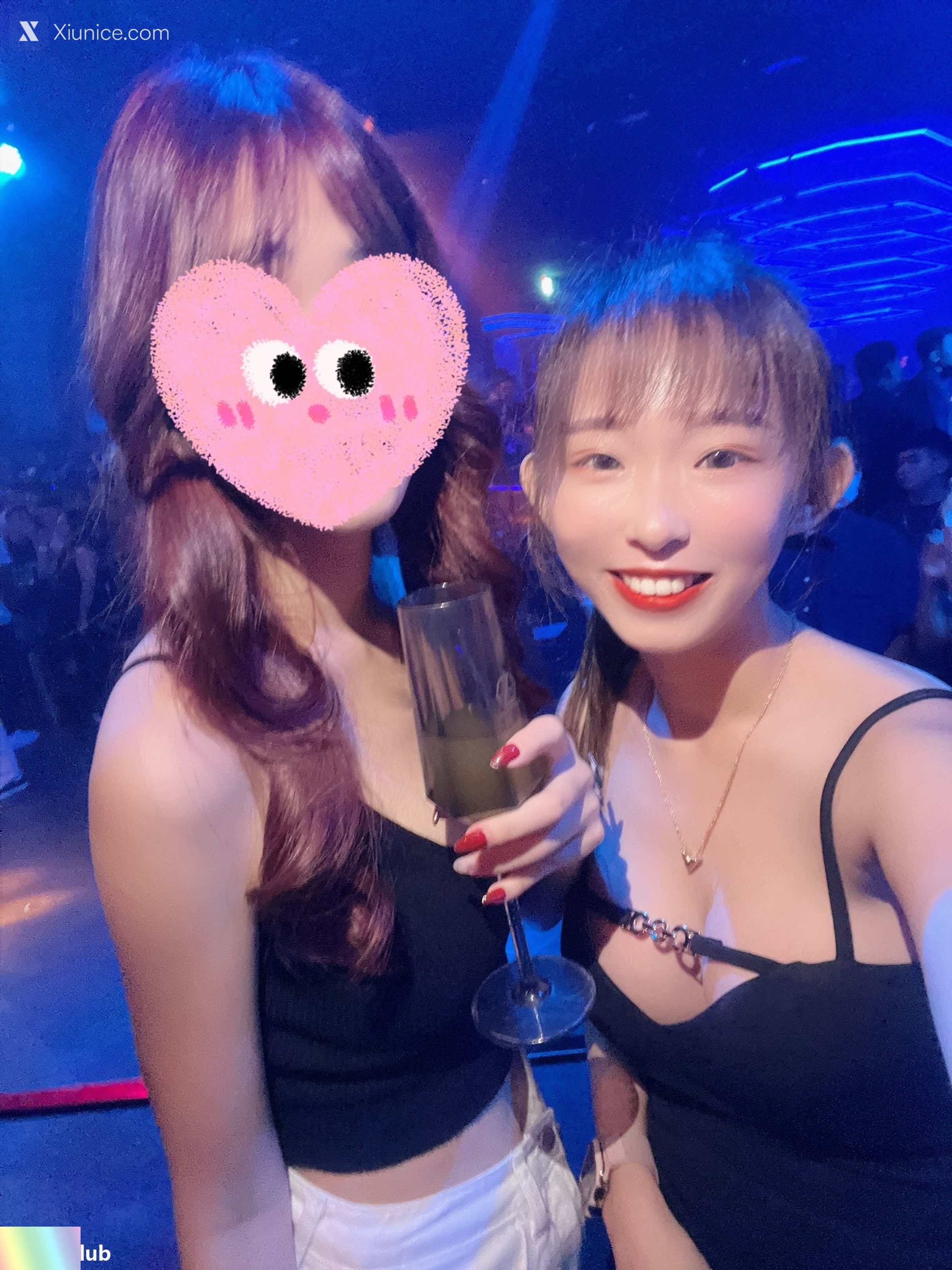 TWIN 才发现原来自己高潮的时候脚趾头会折起来了 反差白虎母狗人前露出调教 292