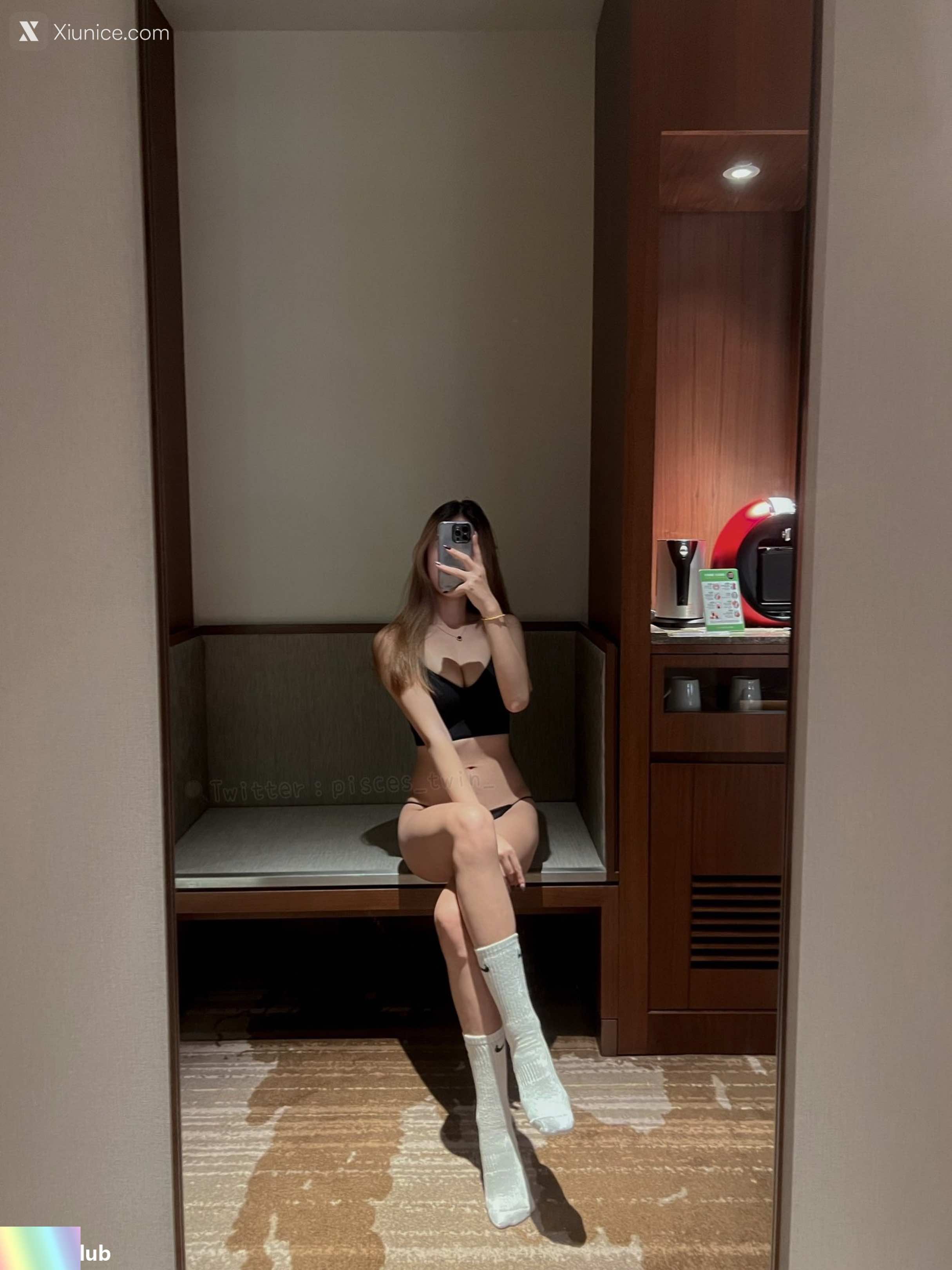 TWIN 才发现原来自己高潮的时候脚趾头会折起来了 反差白虎母狗人前露出调教 33