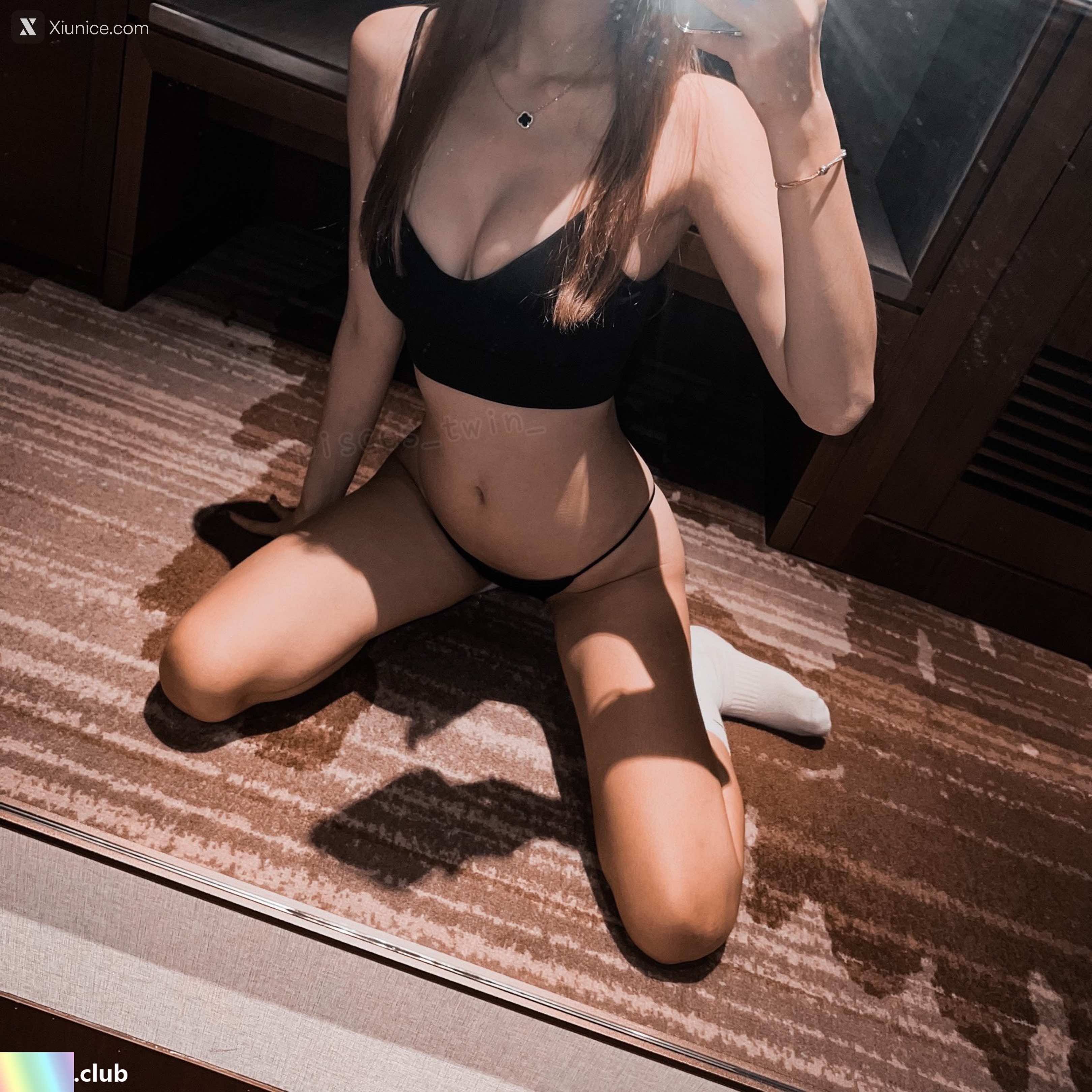 TWIN 才发现原来自己高潮的时候脚趾头会折起来了 反差白虎母狗人前露出调教 38