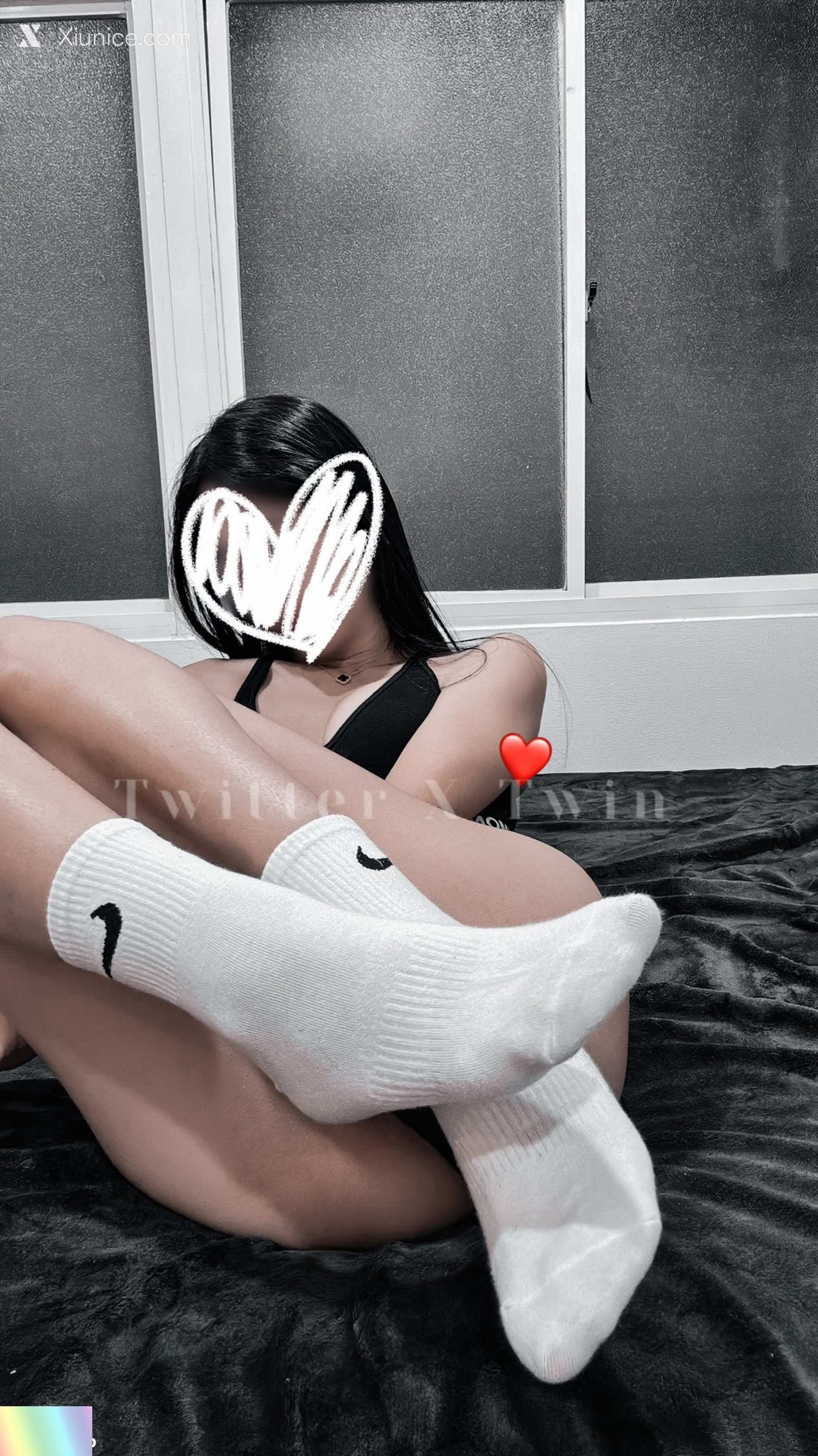 TWIN 才发现原来自己高潮的时候脚趾头会折起来了 反差白虎母狗人前露出调教 63