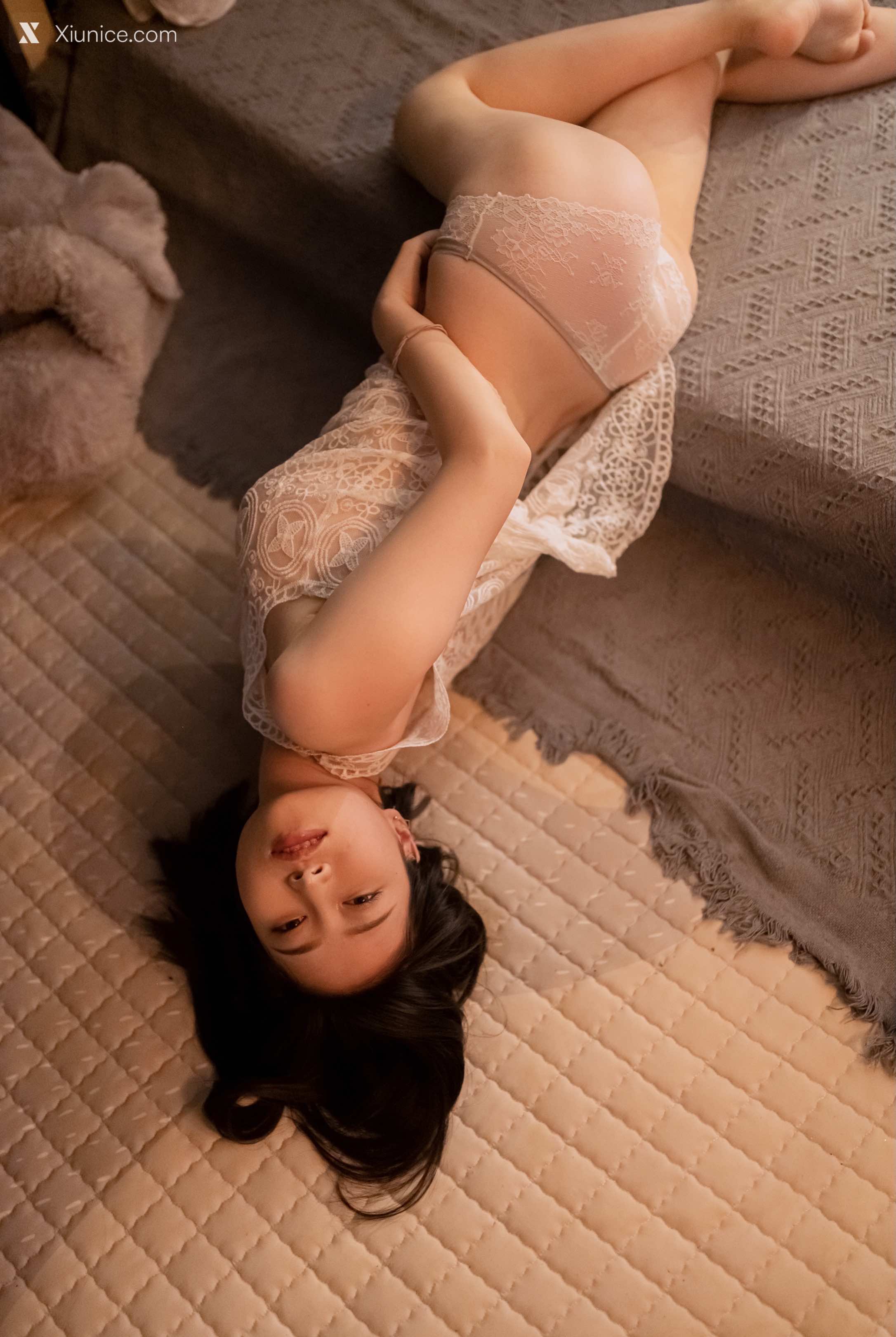 Coser 年年Nnian 白色网衫 31