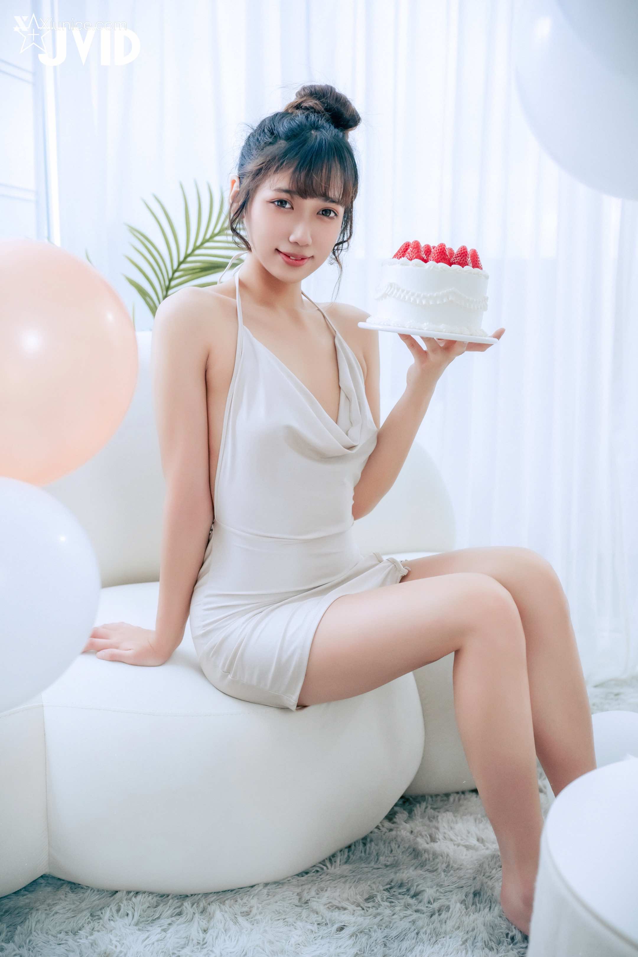 JVID 井野奈 & 肉包 X 色慾融合の閨蜜慶生派對 11