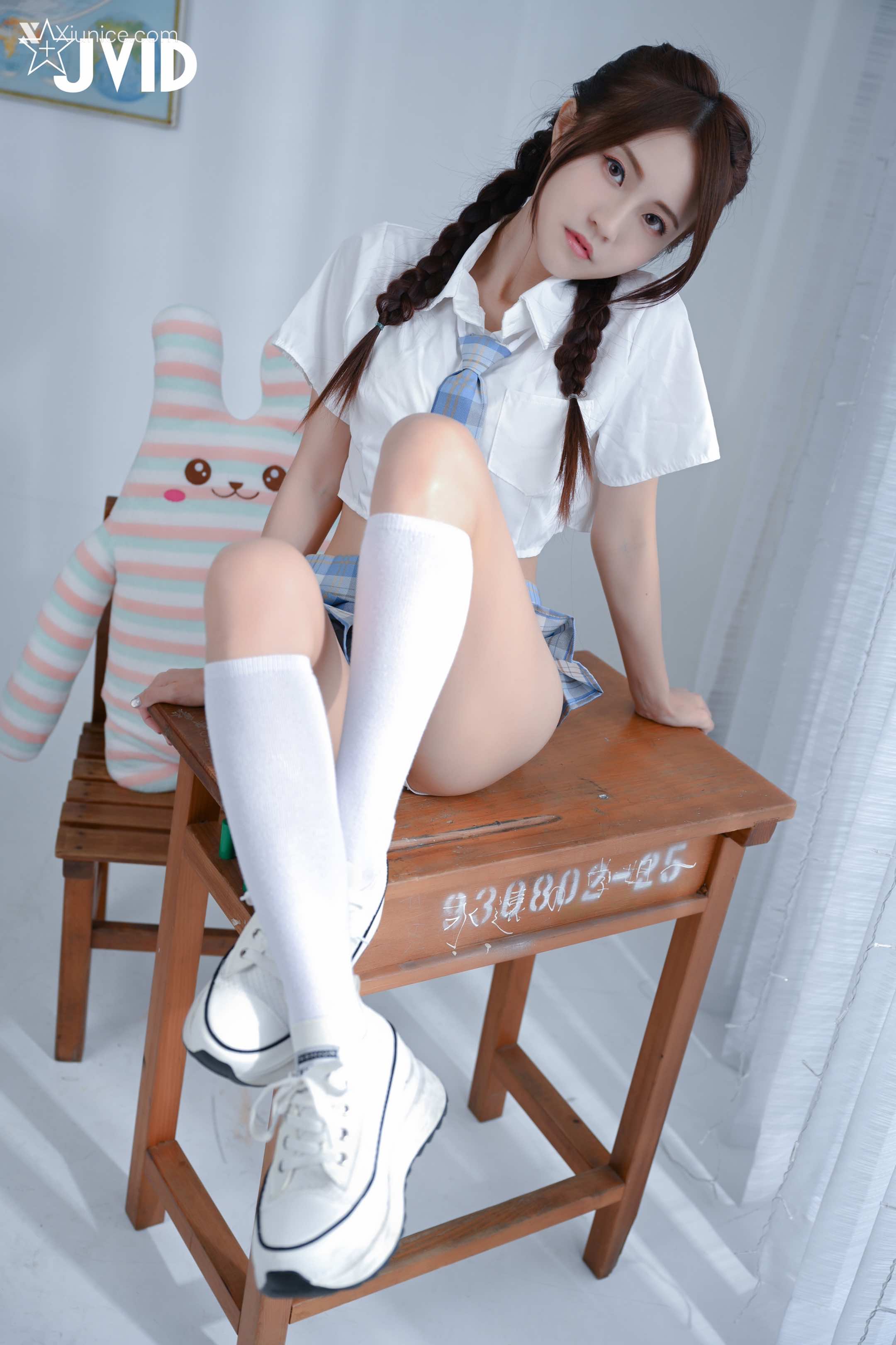 JVID 佳佳兒 JiaJia Little Girl Taking Off Her School Uniform 43