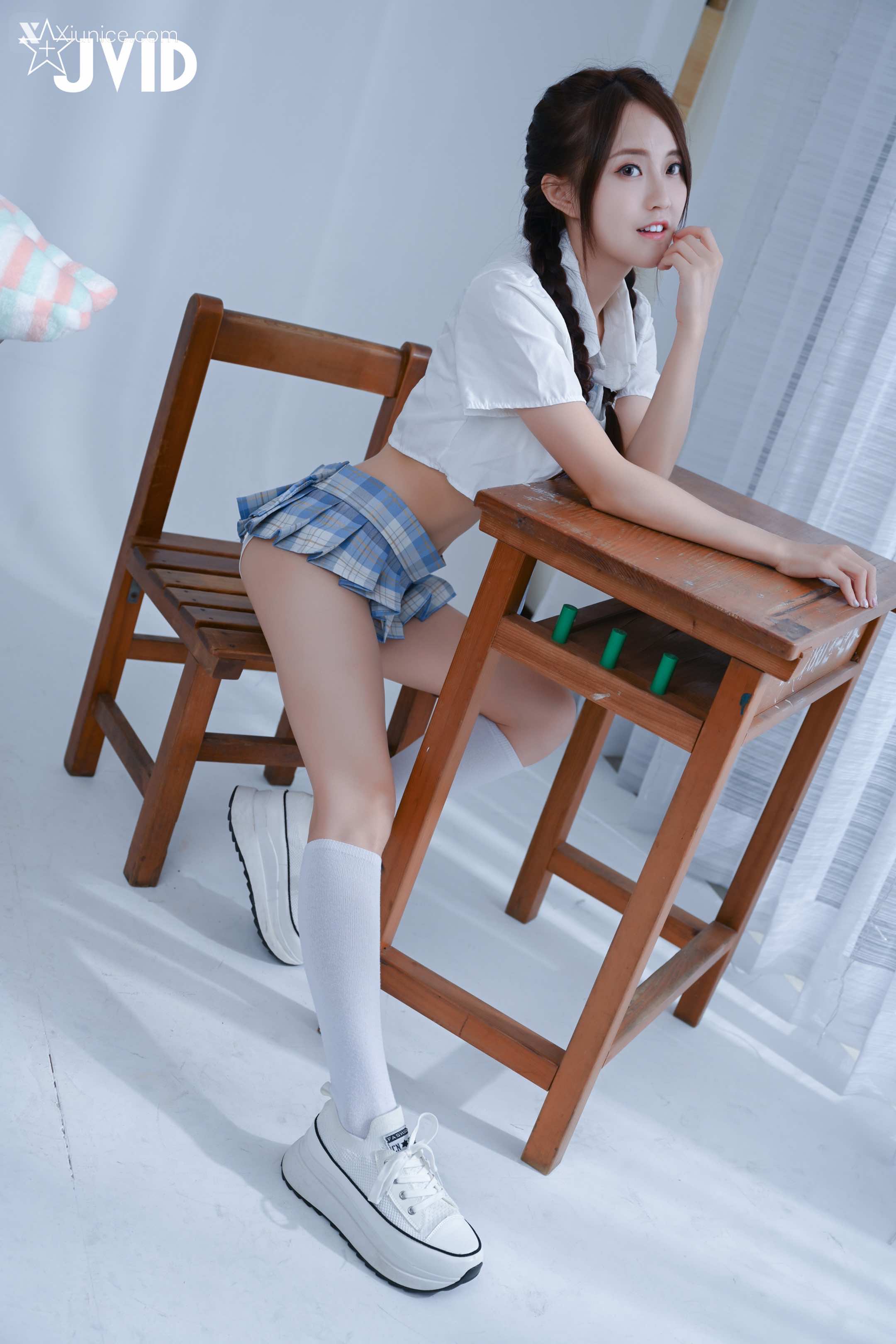JVID 佳佳兒 JiaJia Little Girl Taking Off Her School Uniform 49