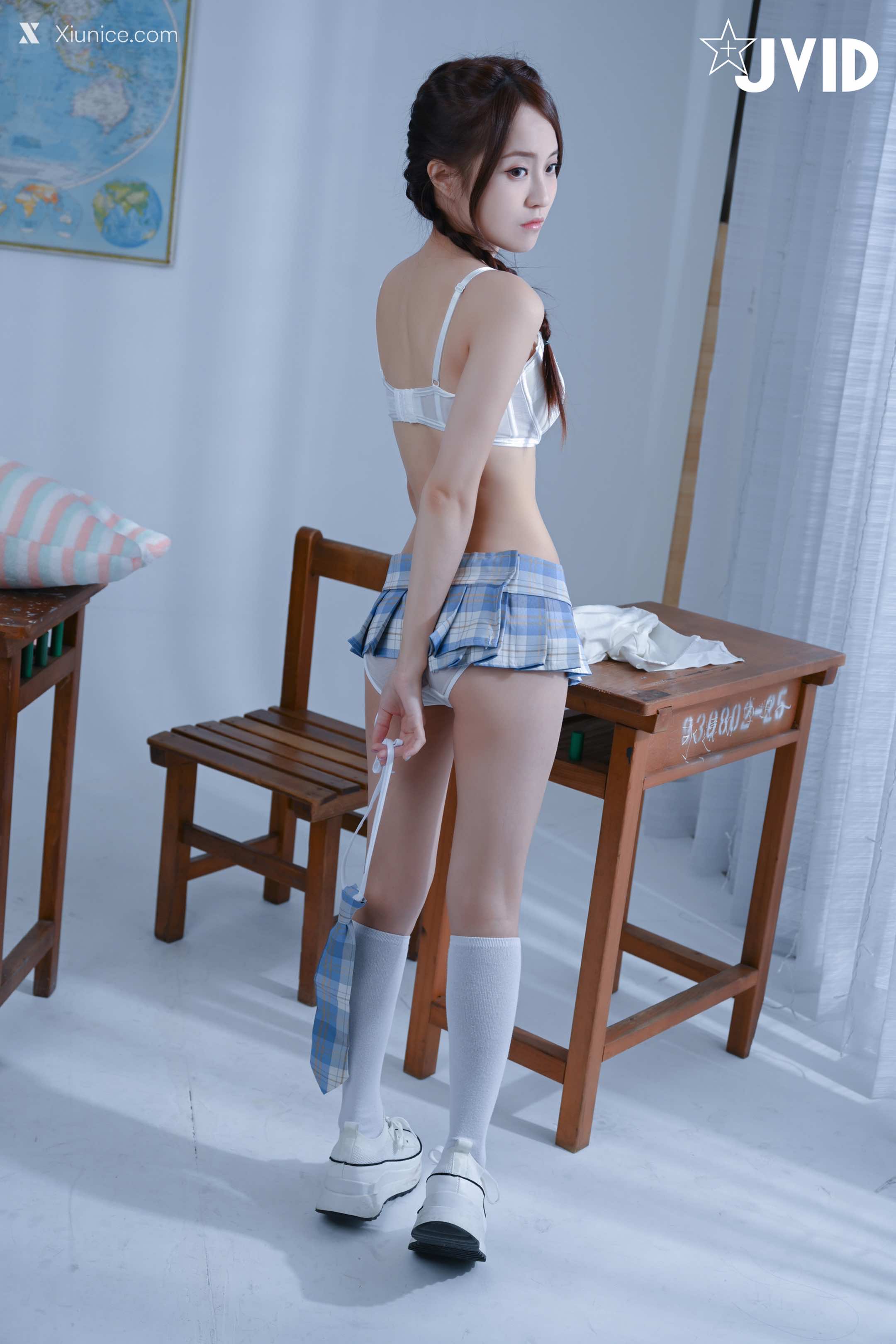 JVID 佳佳兒 JiaJia Little Girl Taking Off Her School Uniform 55