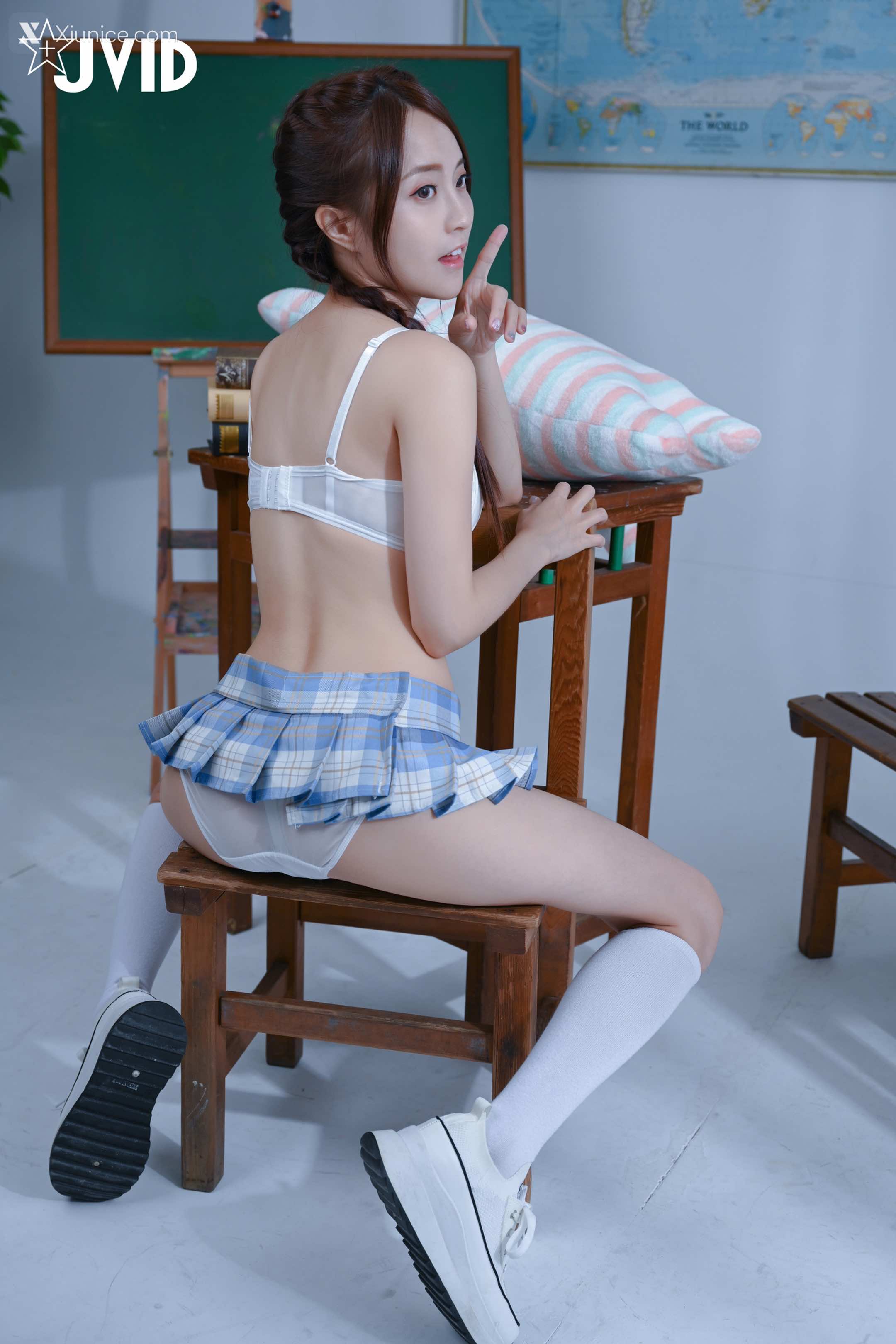 JVID 佳佳兒 JiaJia Little Girl Taking Off Her School Uniform 63