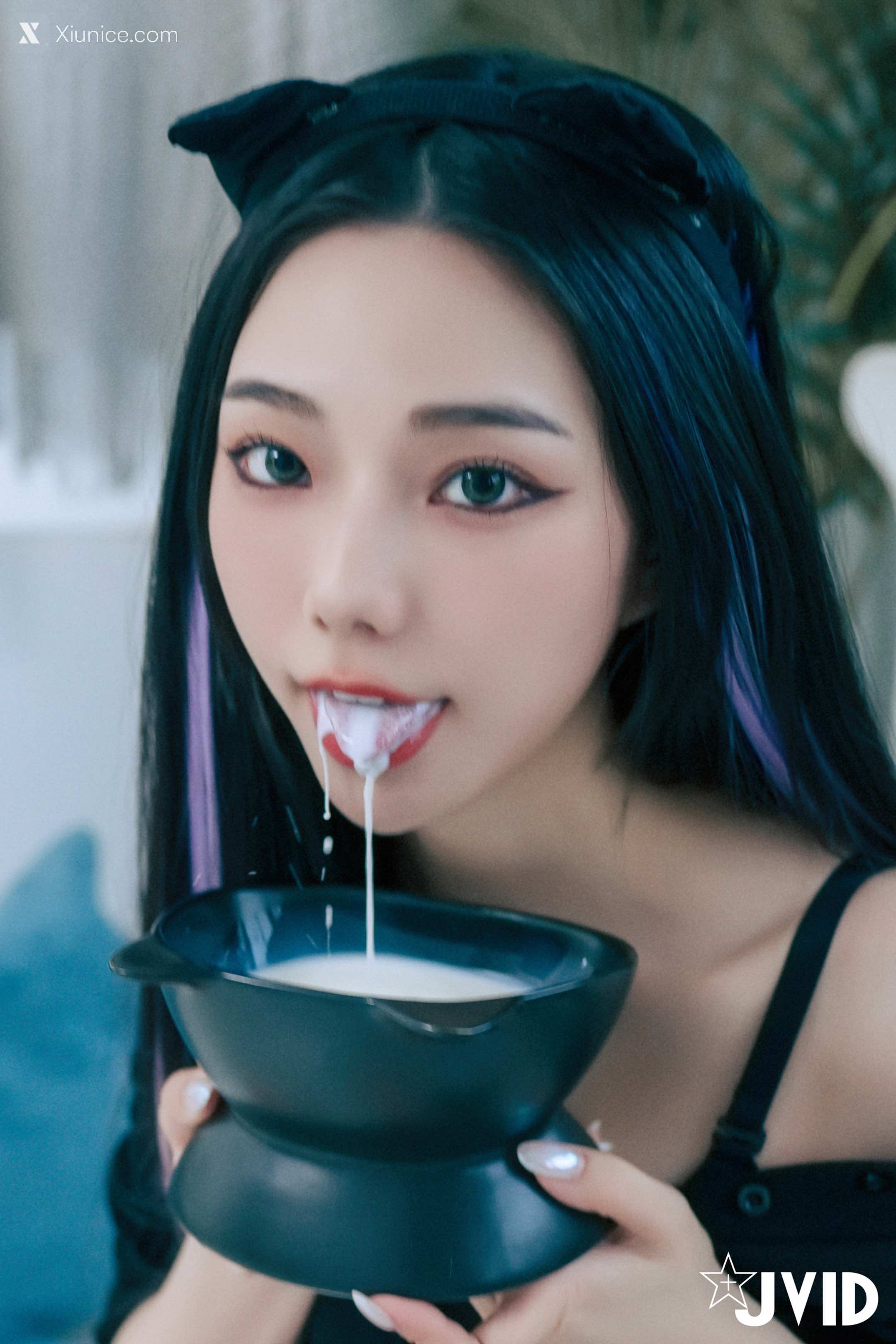 JVID 啾啾 牛奶成功收編冶豔的黑貓娘 144