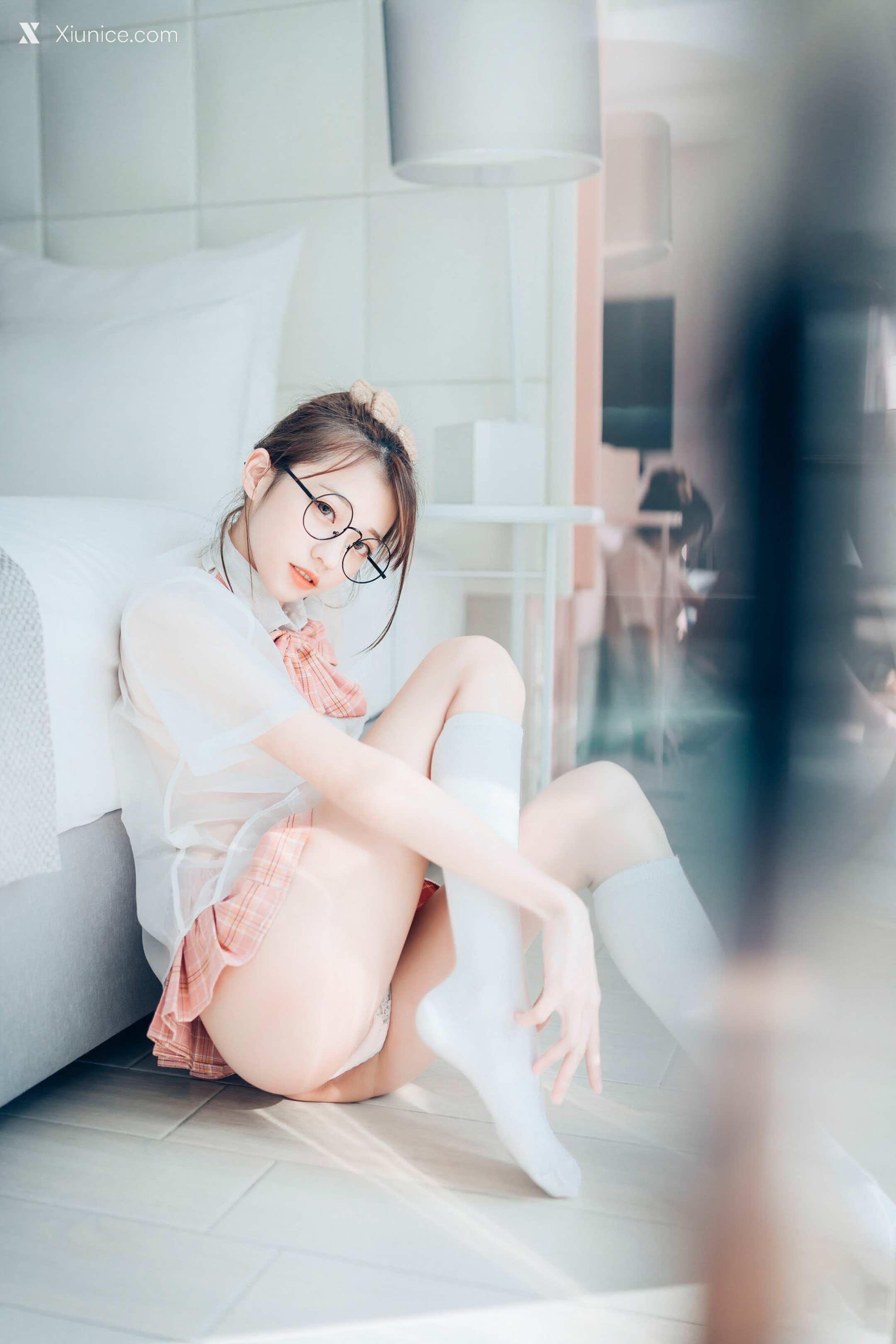 JVID 妍妍 Angel 女孩在trasmart制服與眼鏡 14