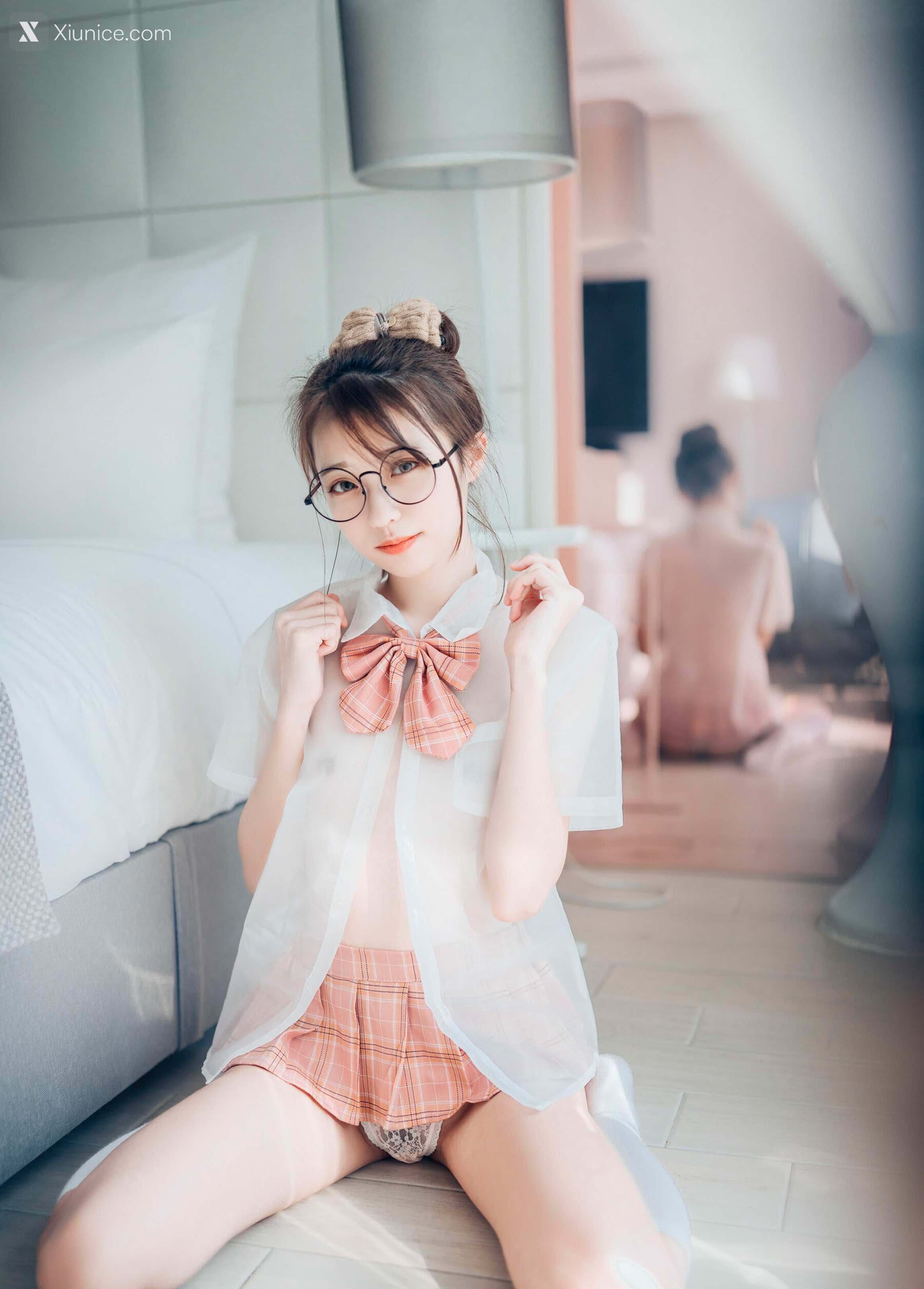 JVID 妍妍 Angel 女孩在trasmart制服與眼鏡 24
