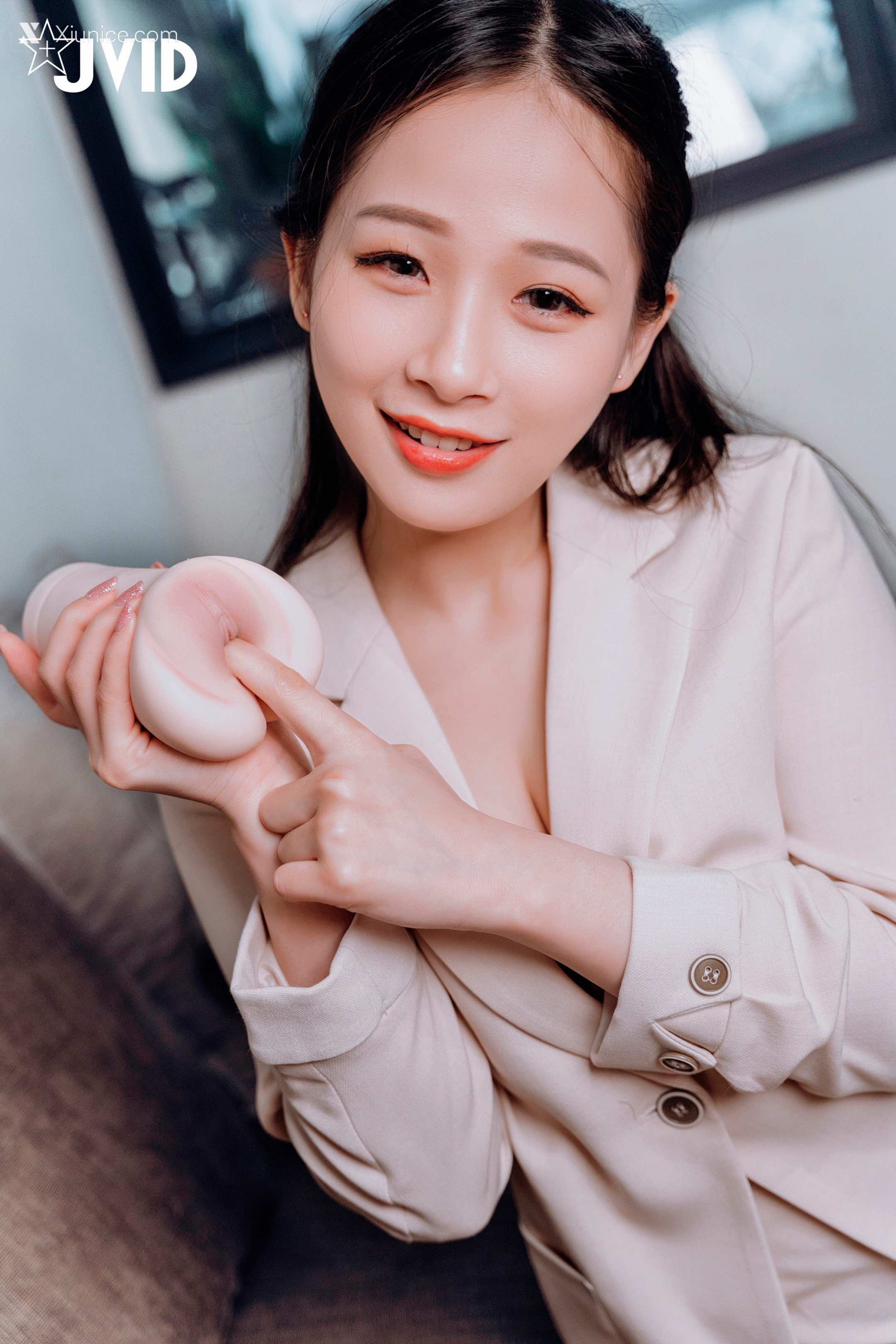 JVID 婕咪 Juice 飛機杯到府推銷員 25