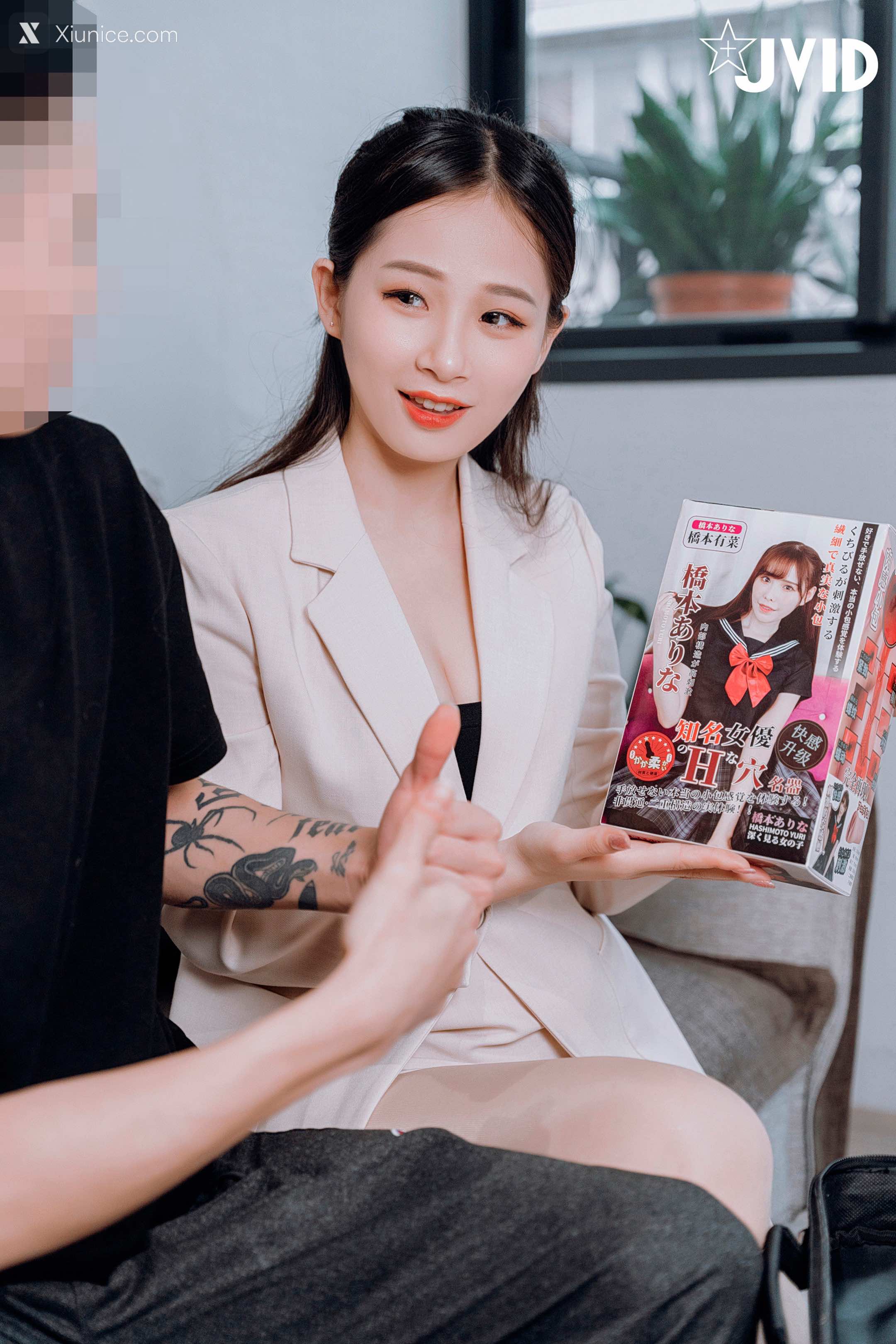 JVID 婕咪 Juice 飛機杯到府推銷員 28
