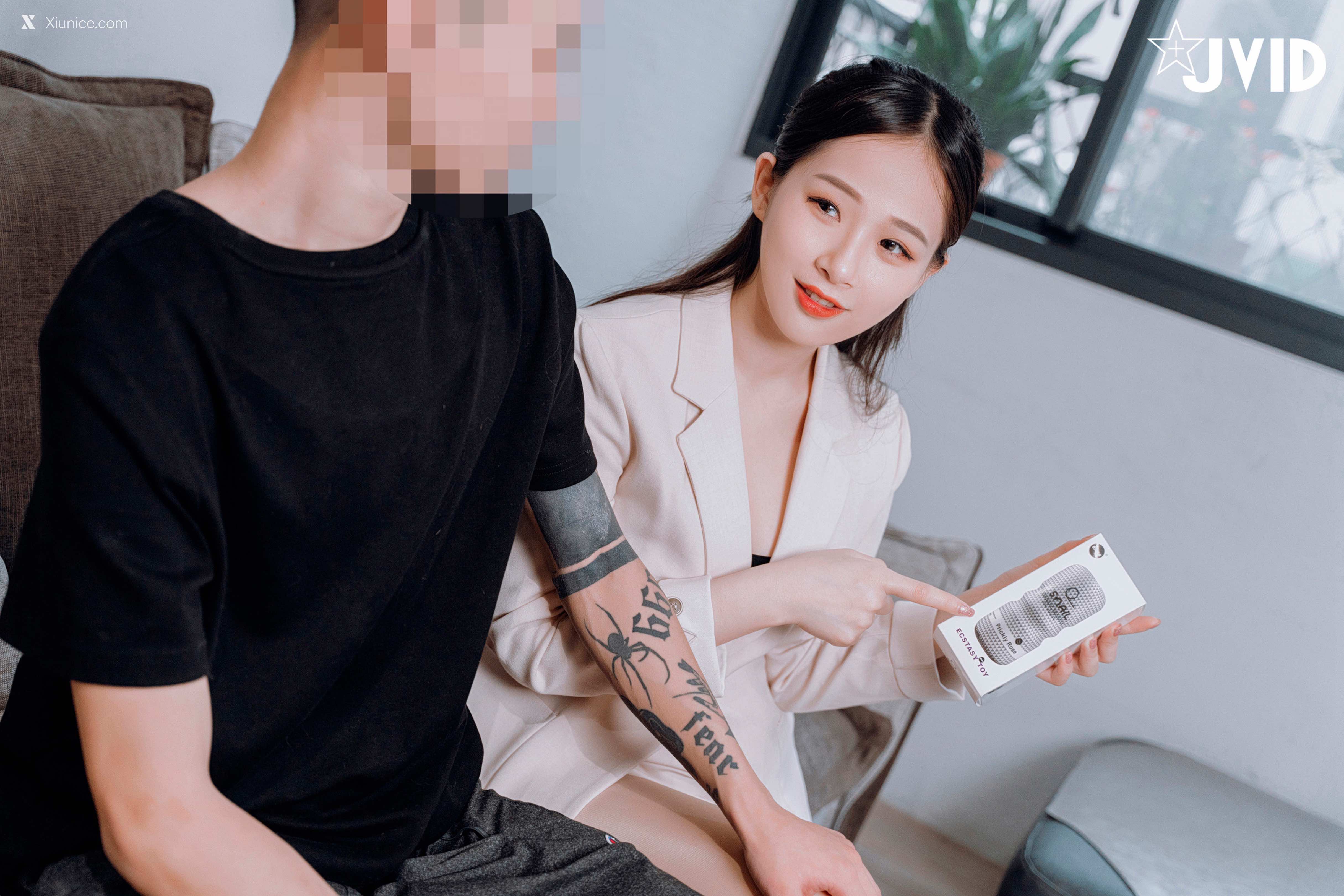 JVID 婕咪 Juice 飛機杯到府推銷員 33