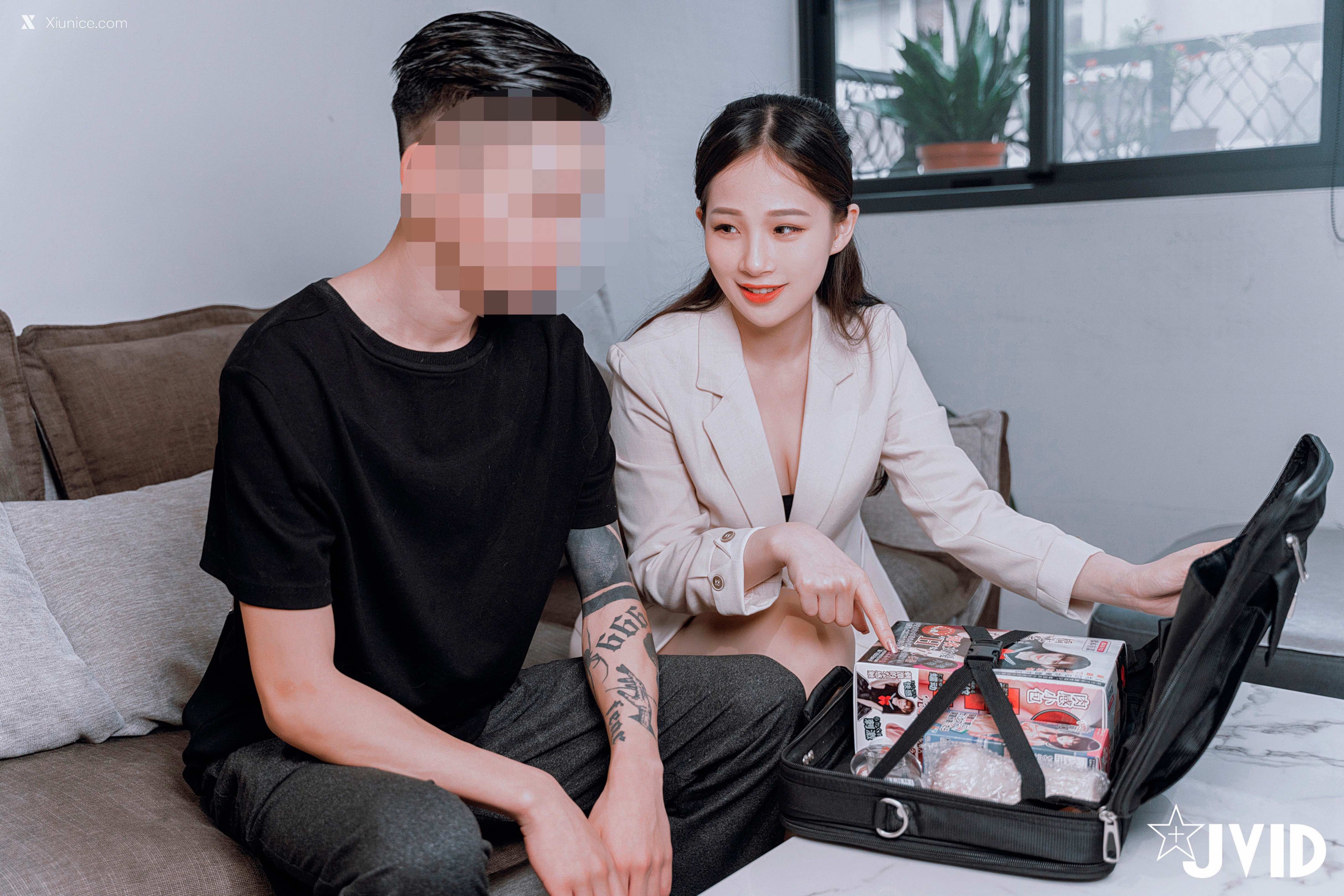 JVID 婕咪 Juice 飛機杯到府推銷員 44