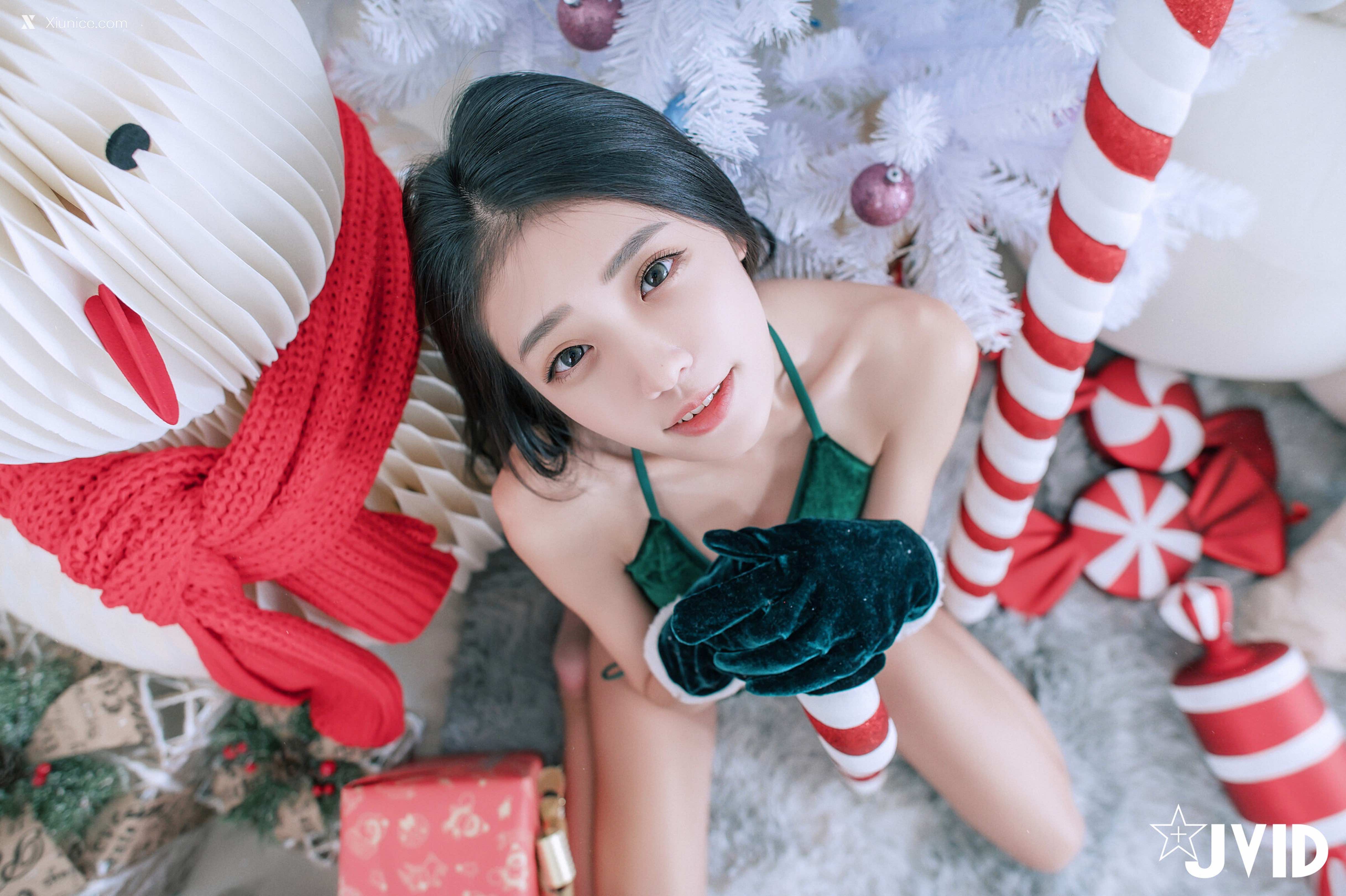 JVID 聖誕樹化身の全裸女妖精 137