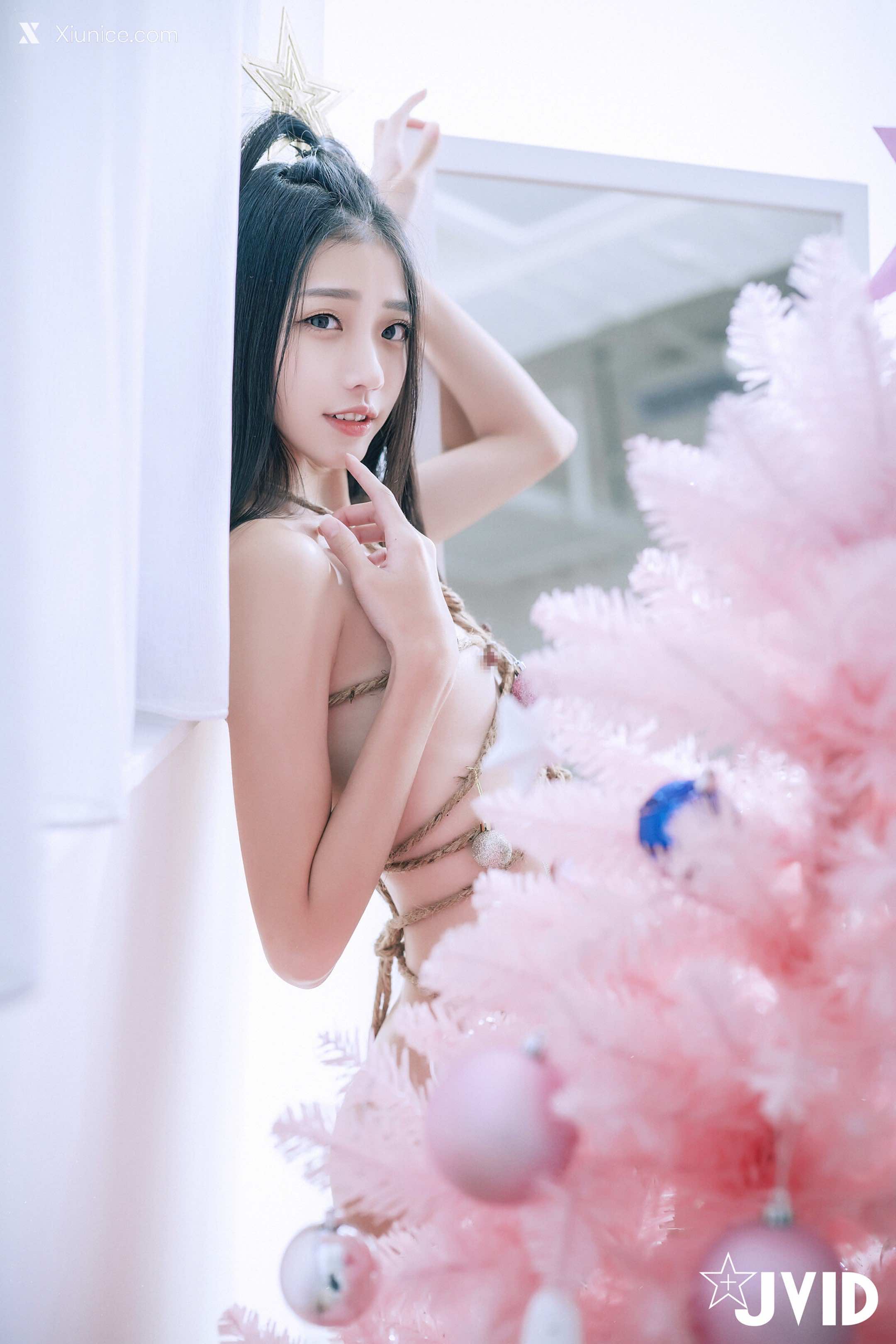 JVID 聖誕樹化身の全裸女妖精 30