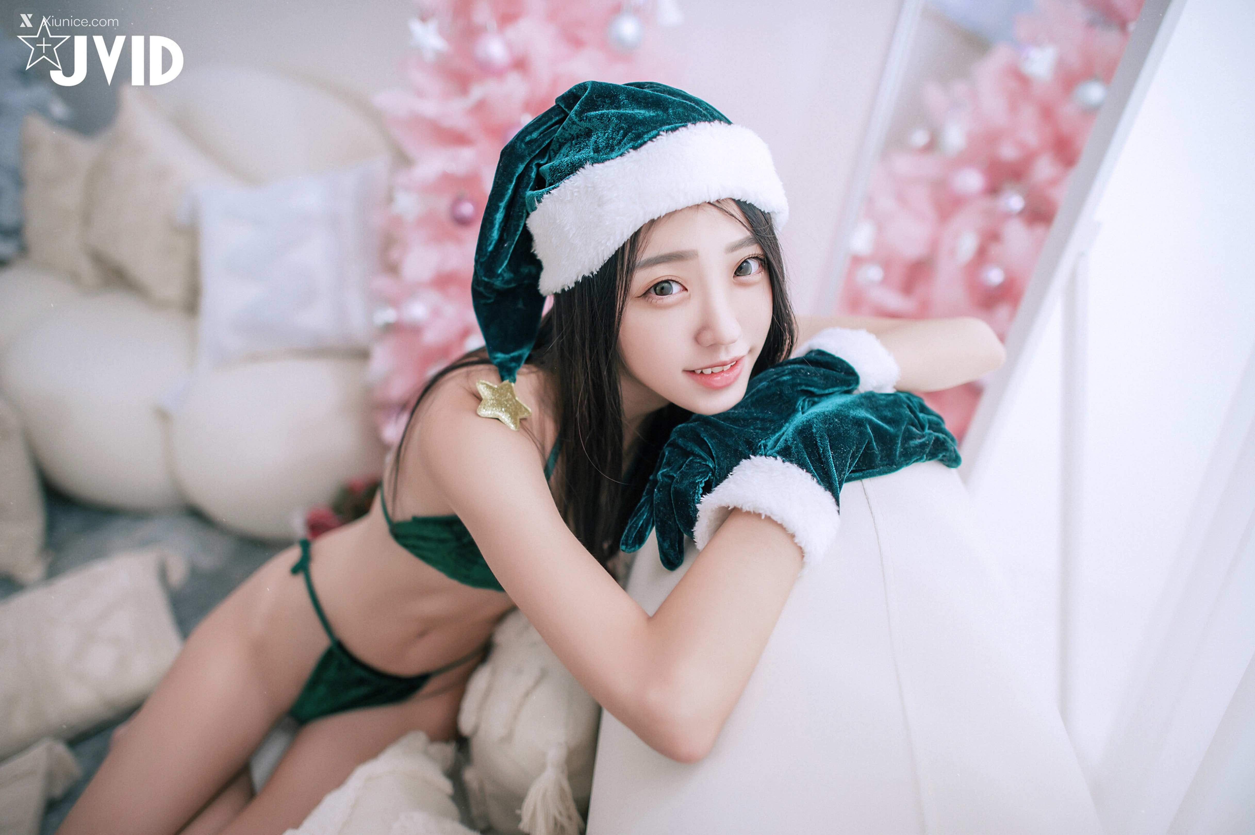 JVID 聖誕樹化身の全裸女妖精 66