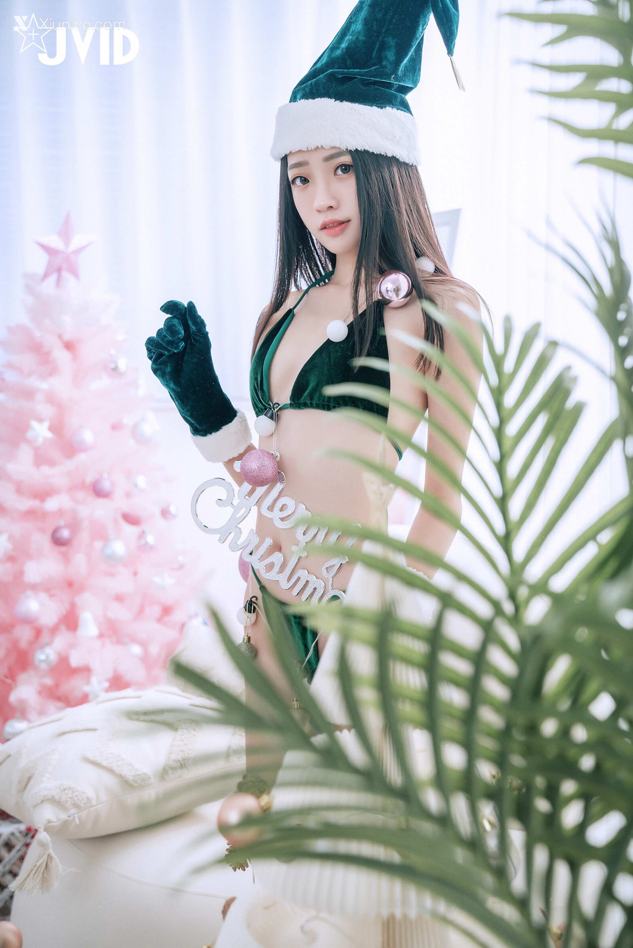 JVID 聖誕樹化身の全裸女妖精 8