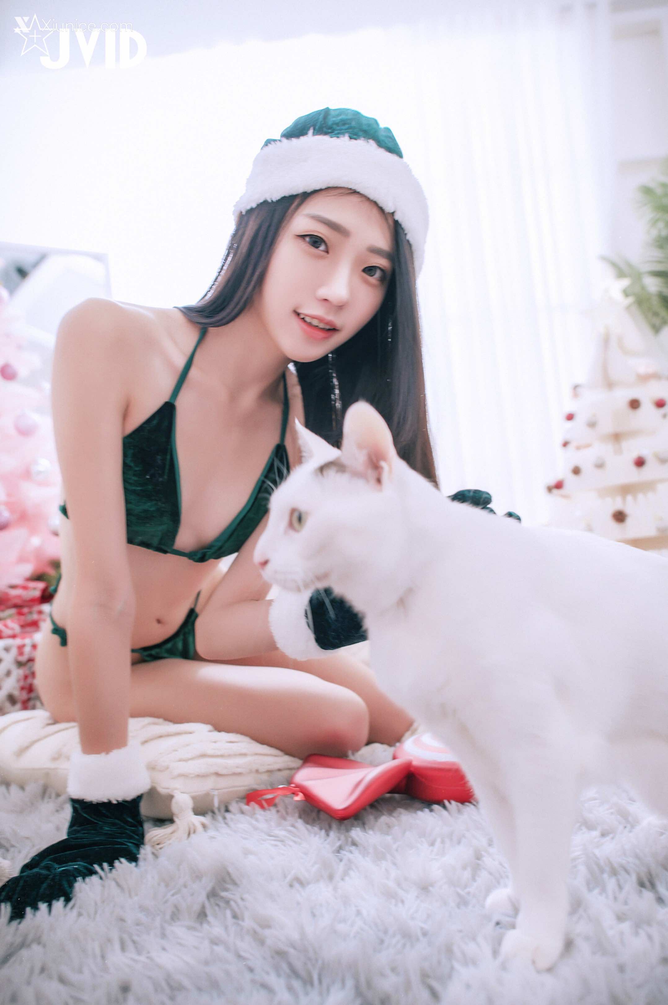 JVID 聖誕樹化身の全裸女妖精 96