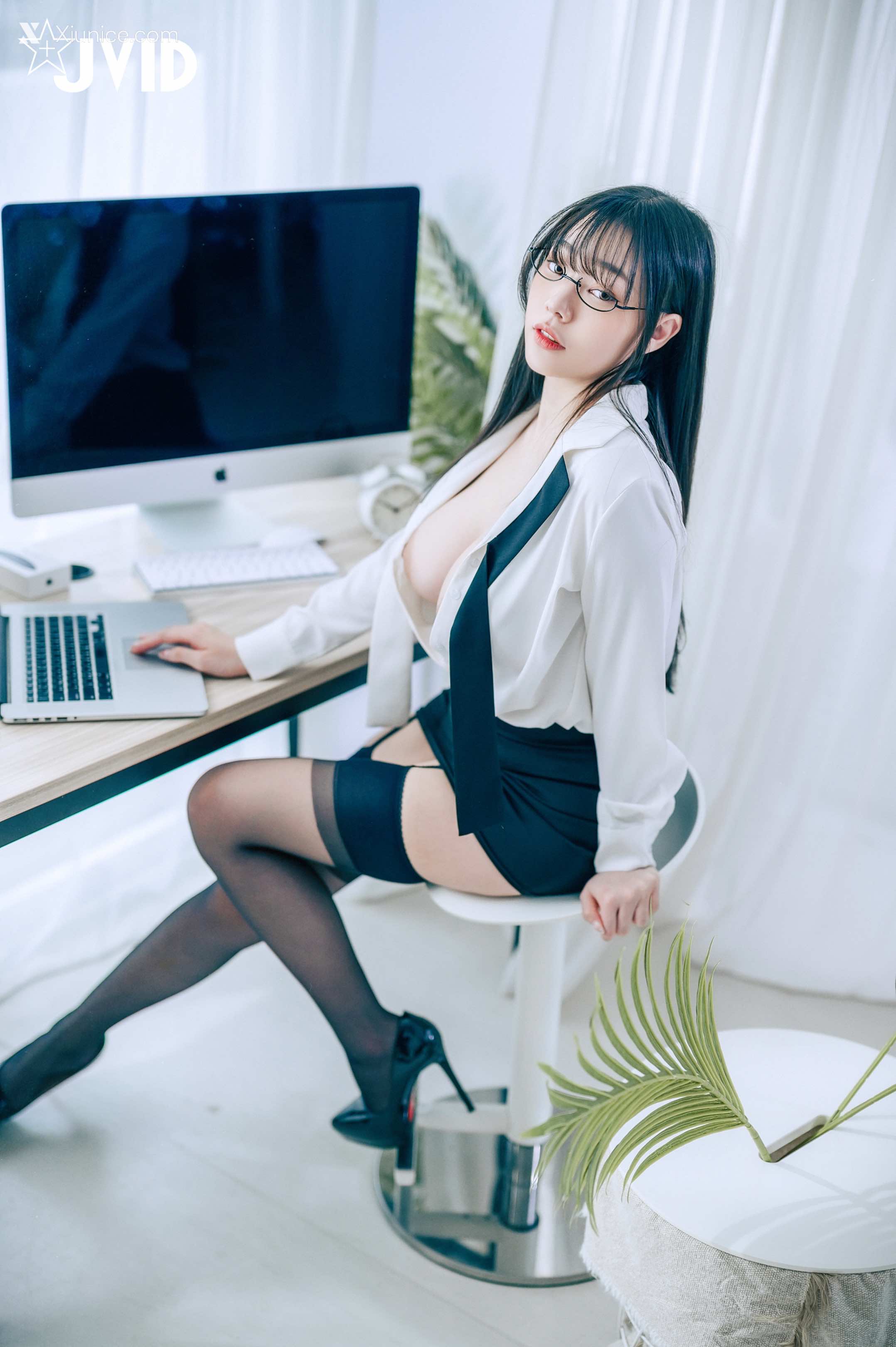JVID 苡昕 Slivia 超巨乳女秘書 14