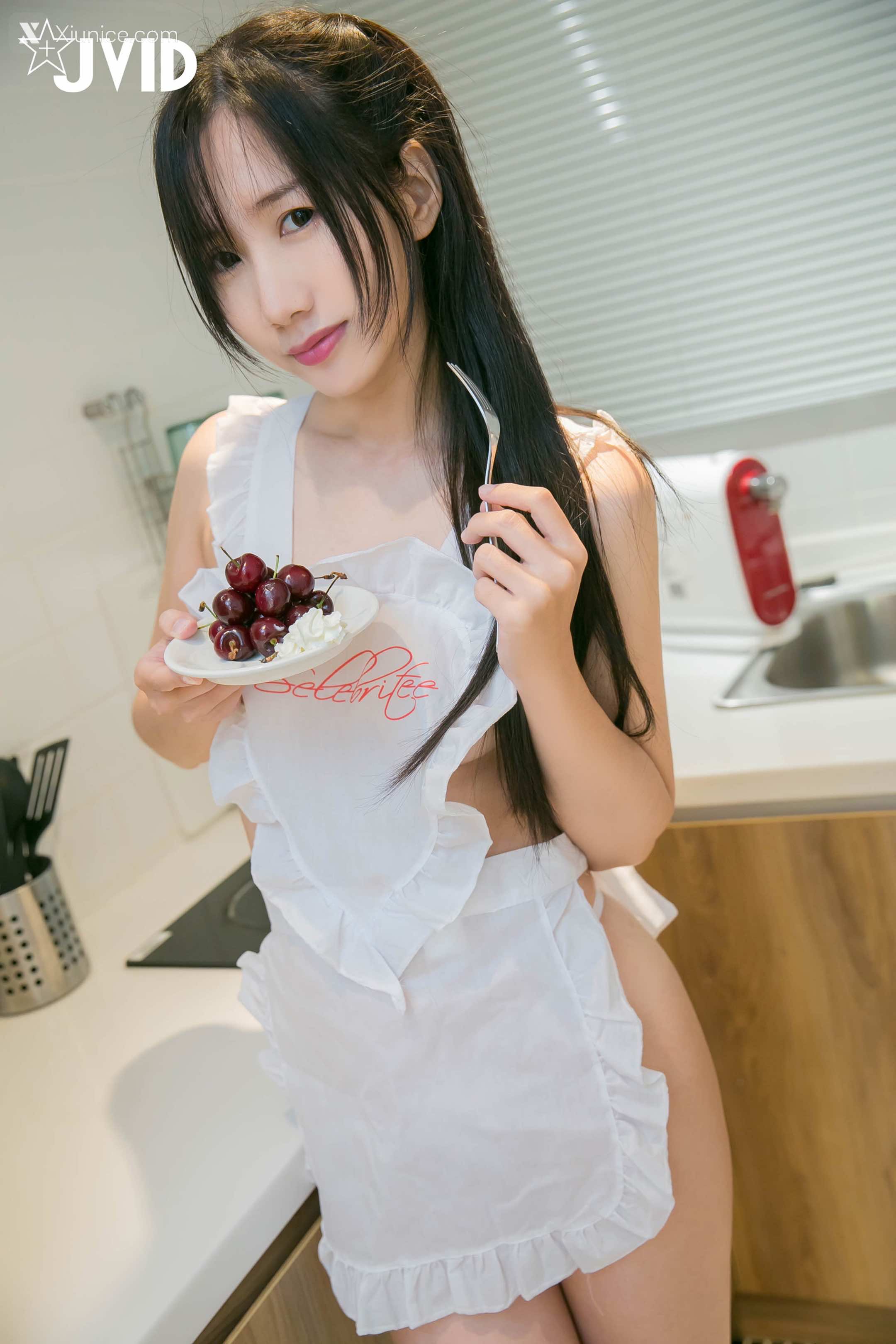 JVID 最狂色气 5人厨娘 淫乱满点 围炉后的淫春梦幻点心上菜 15