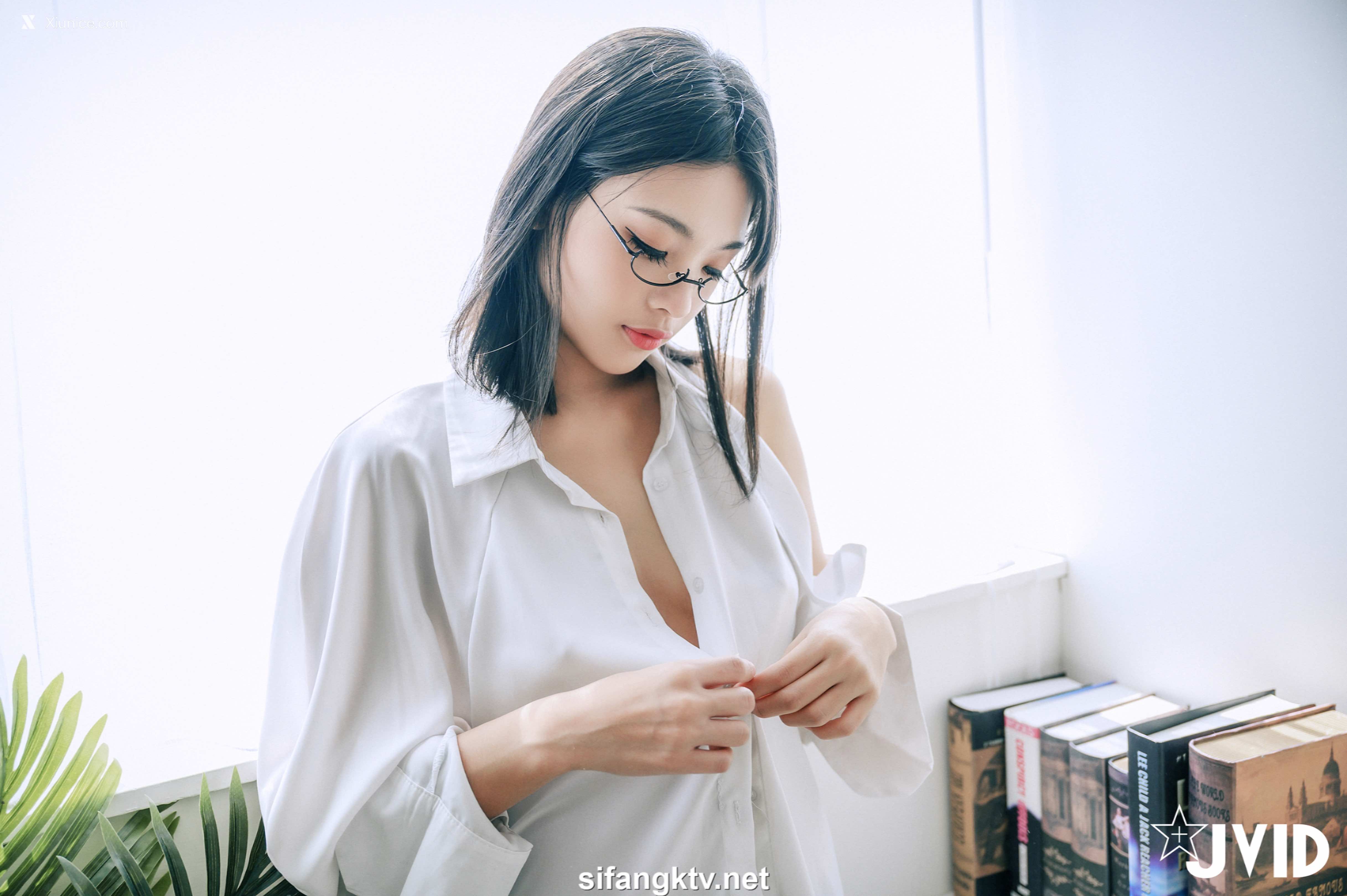露露咪 性愛成癮の性感女教師 1