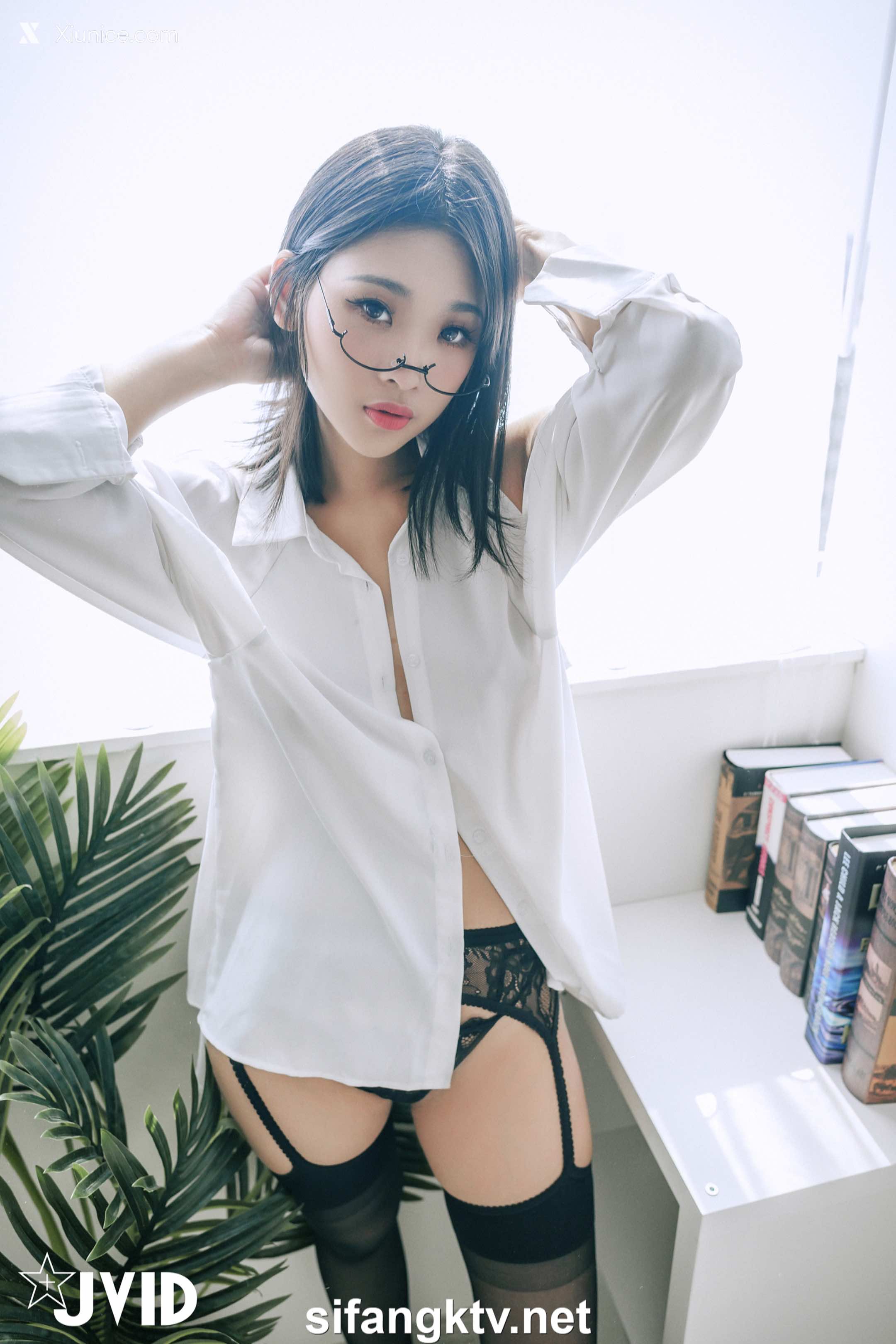 露露咪 性愛成癮の性感女教師 104