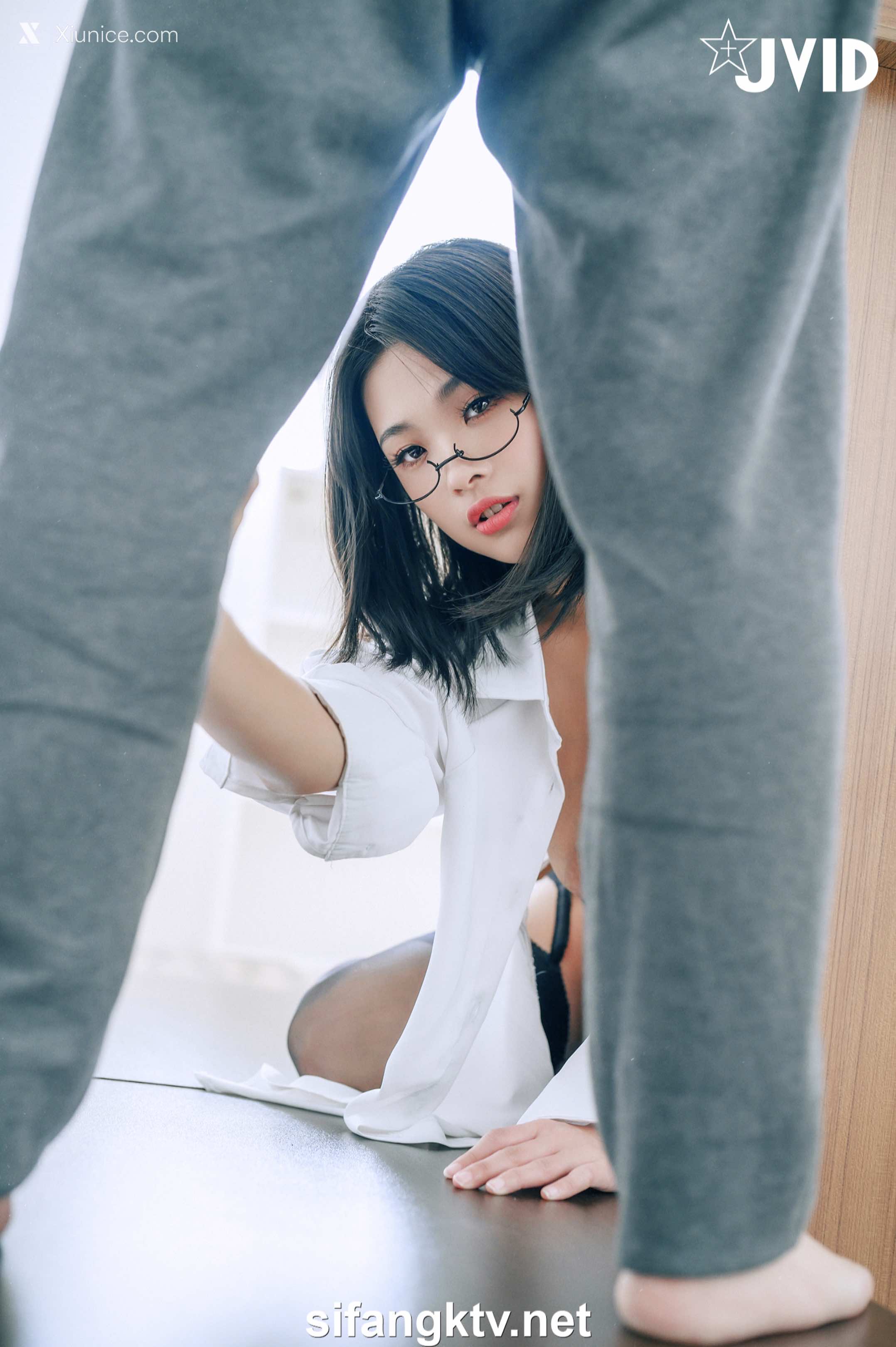 露露咪 性愛成癮の性感女教師 11
