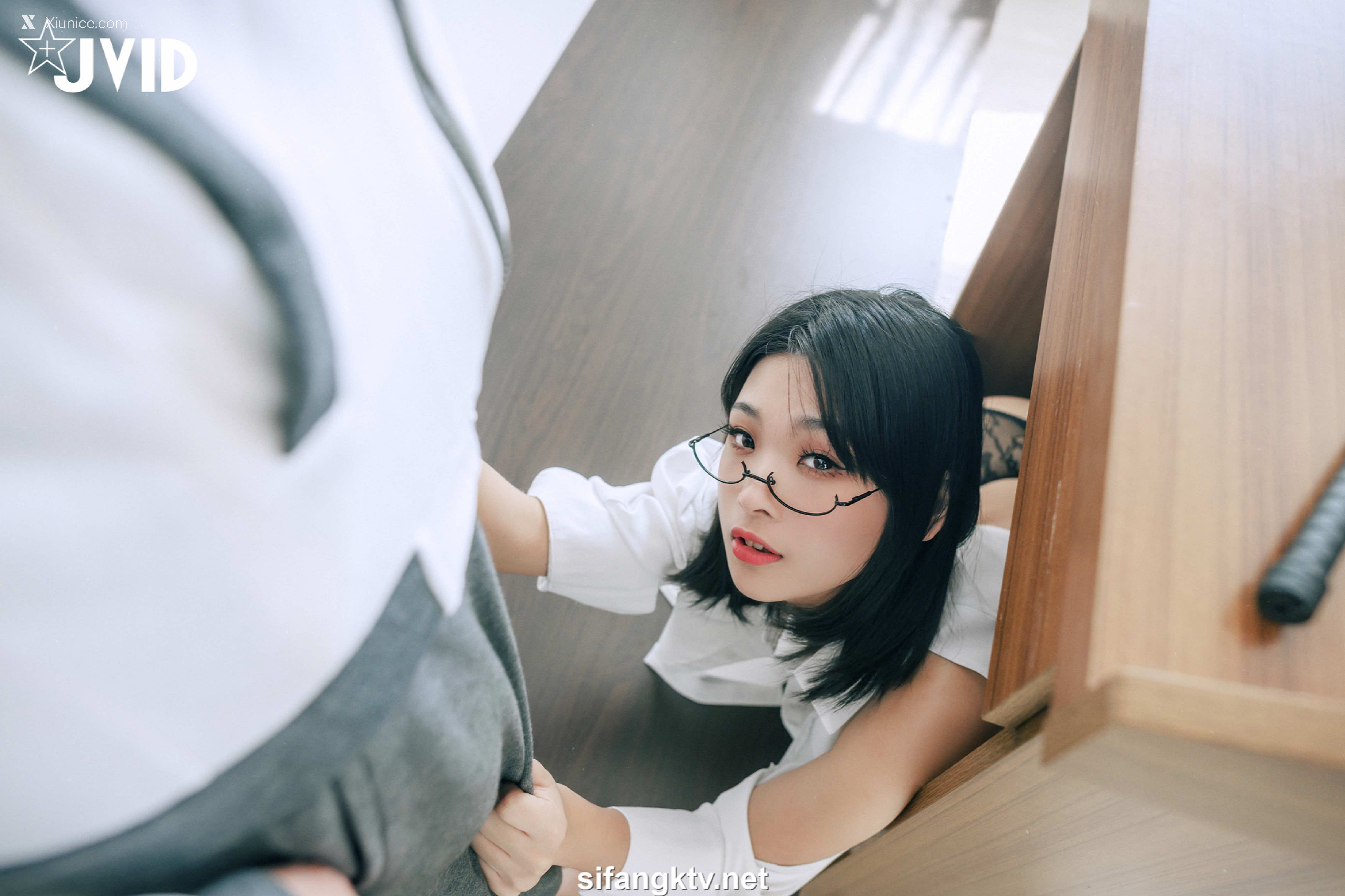 露露咪 性愛成癮の性感女教師 24