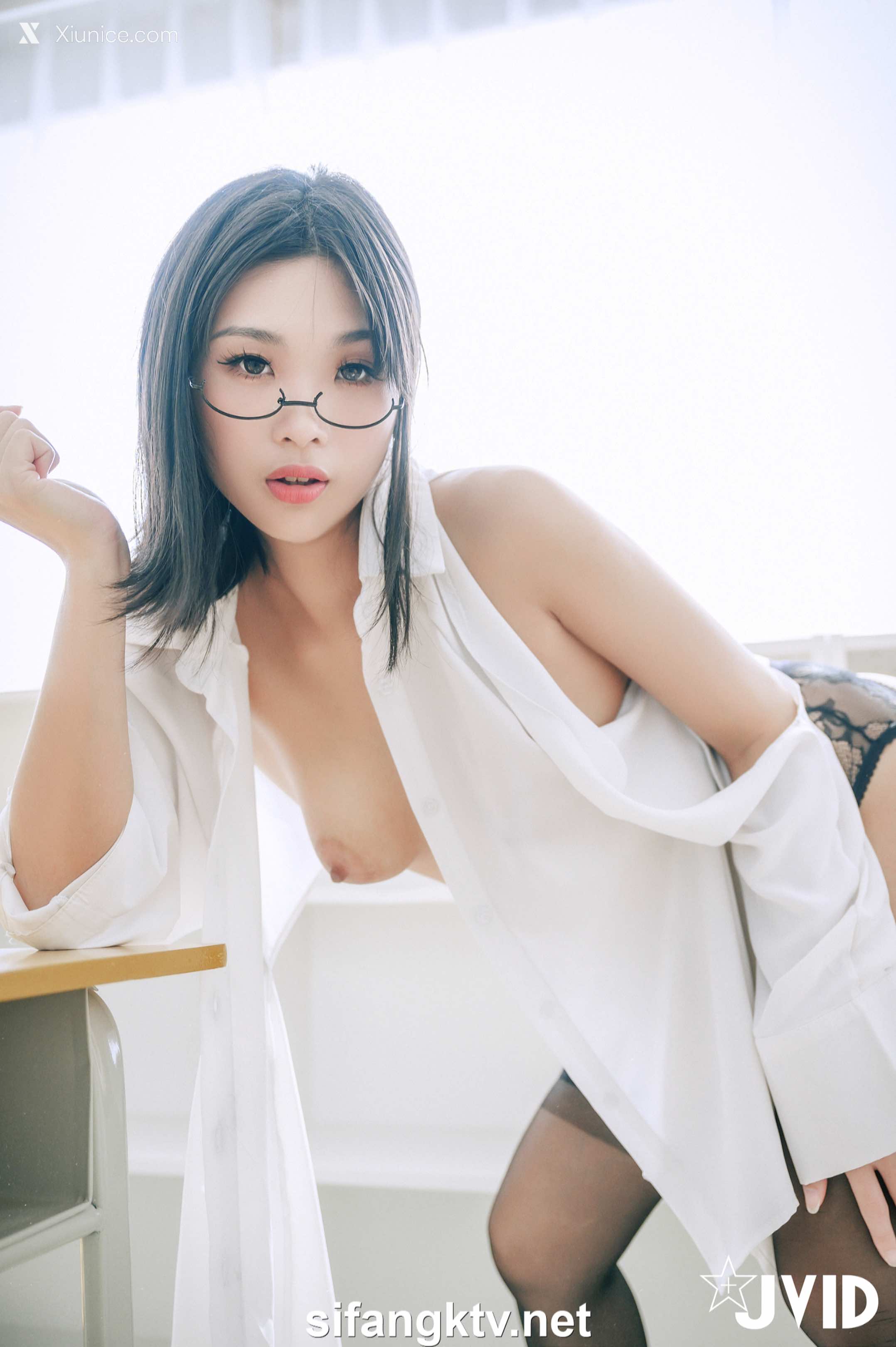露露咪 性愛成癮の性感女教師 52