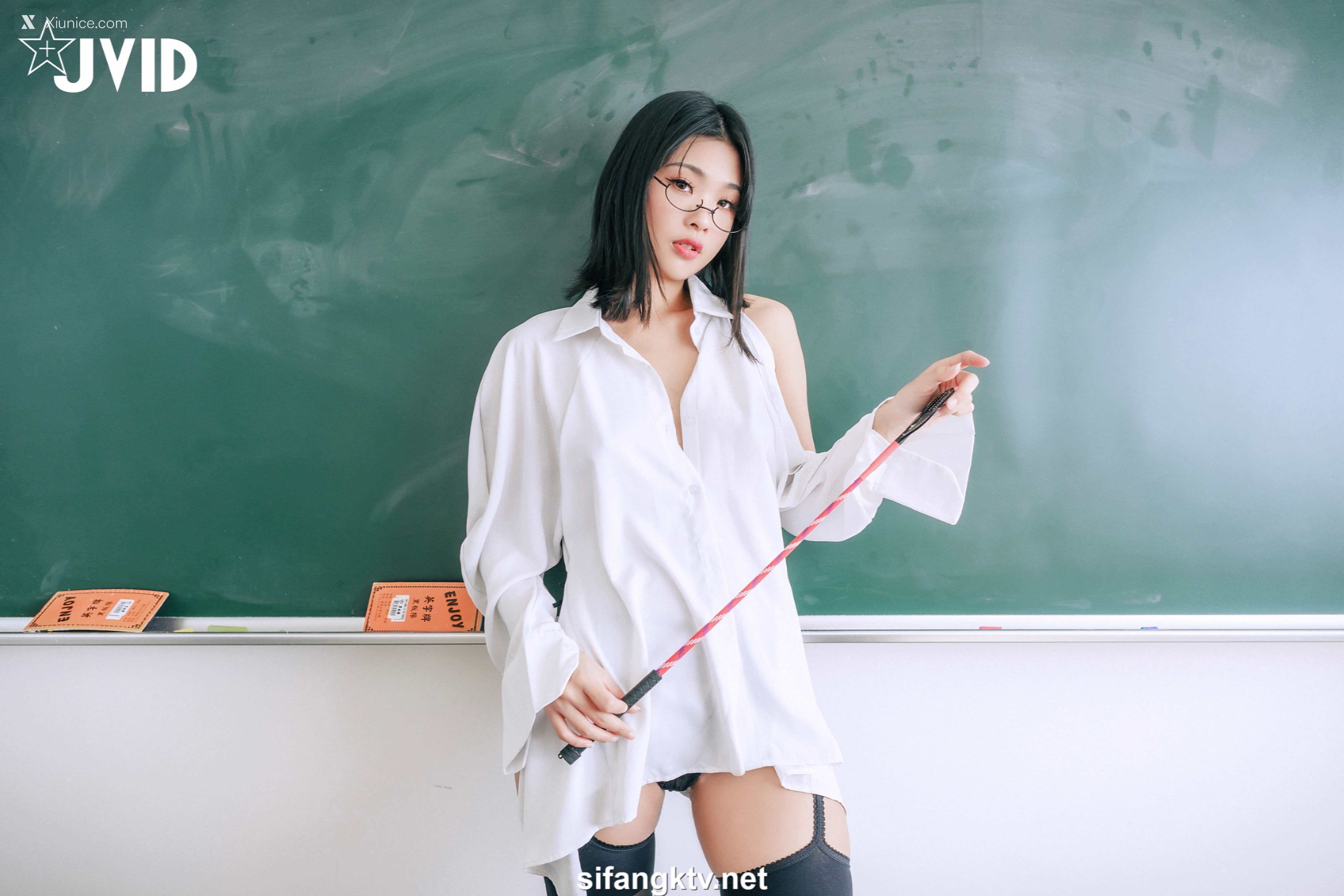露露咪 性愛成癮の性感女教師 72