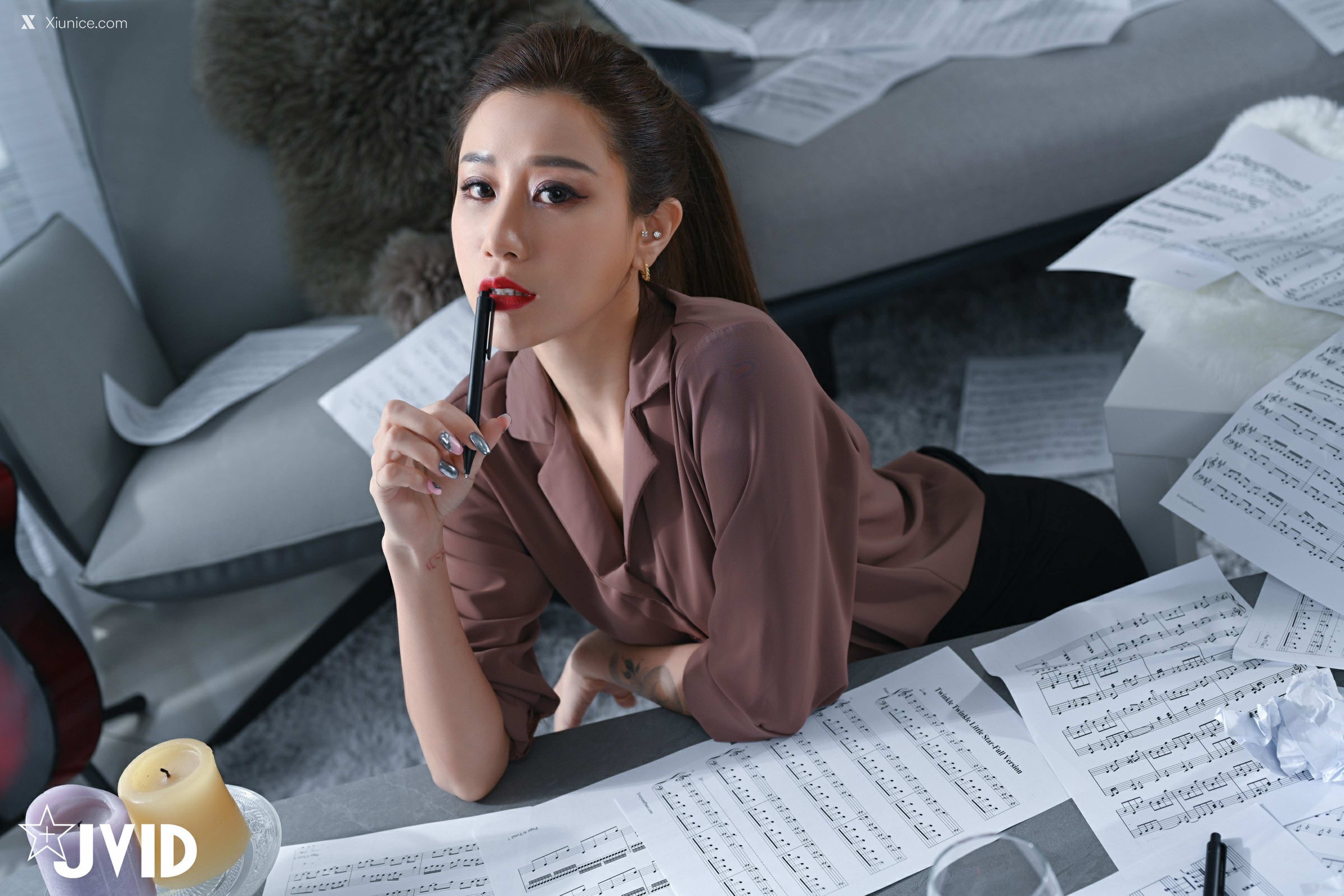 JVID Lara 雙囍 超怕熱的性感放浪作曲家雙囍 27