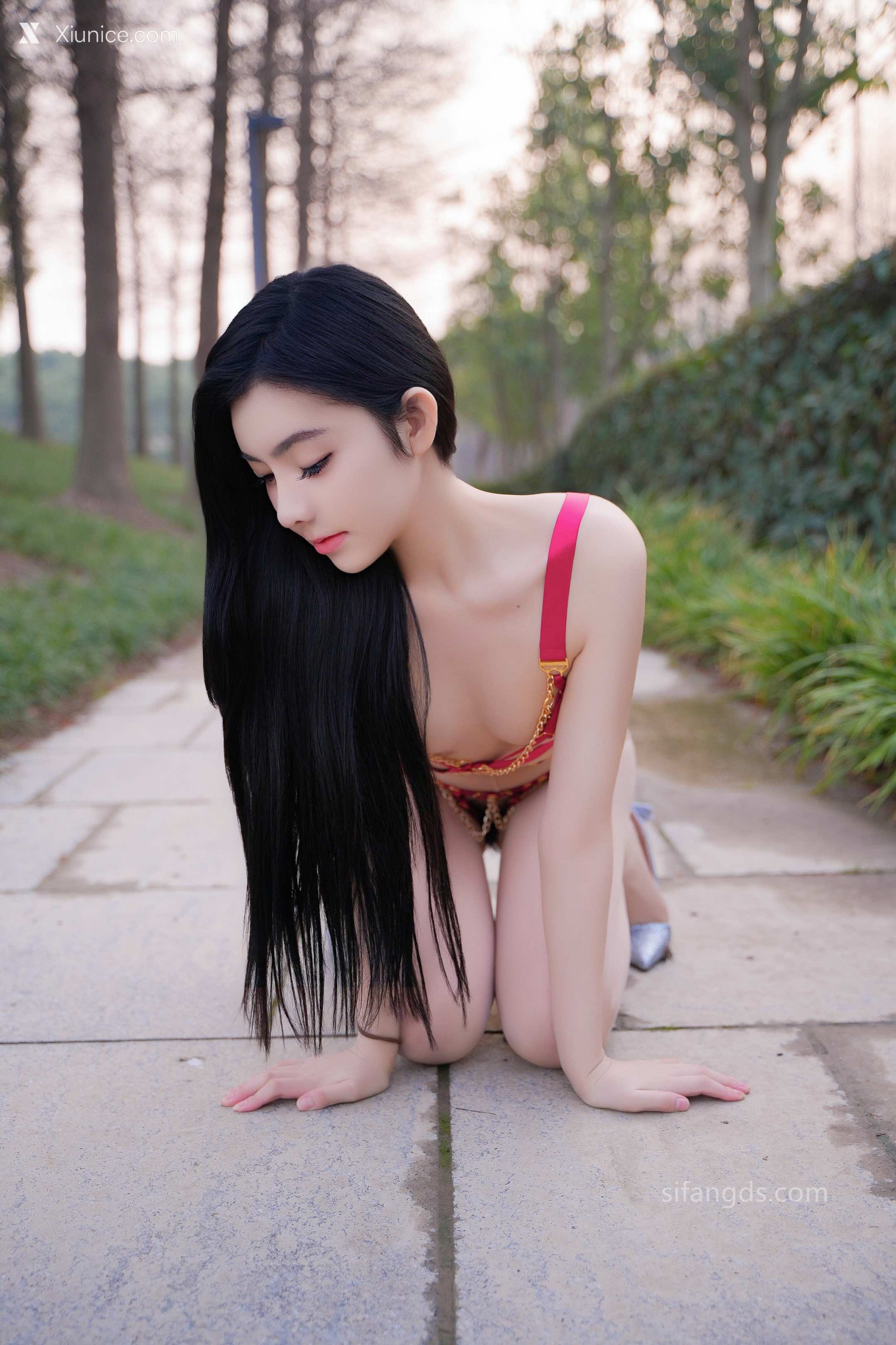 Xiuren Uncensored 龙雪儿 R18 清纯女神 最新户外公园露出 40