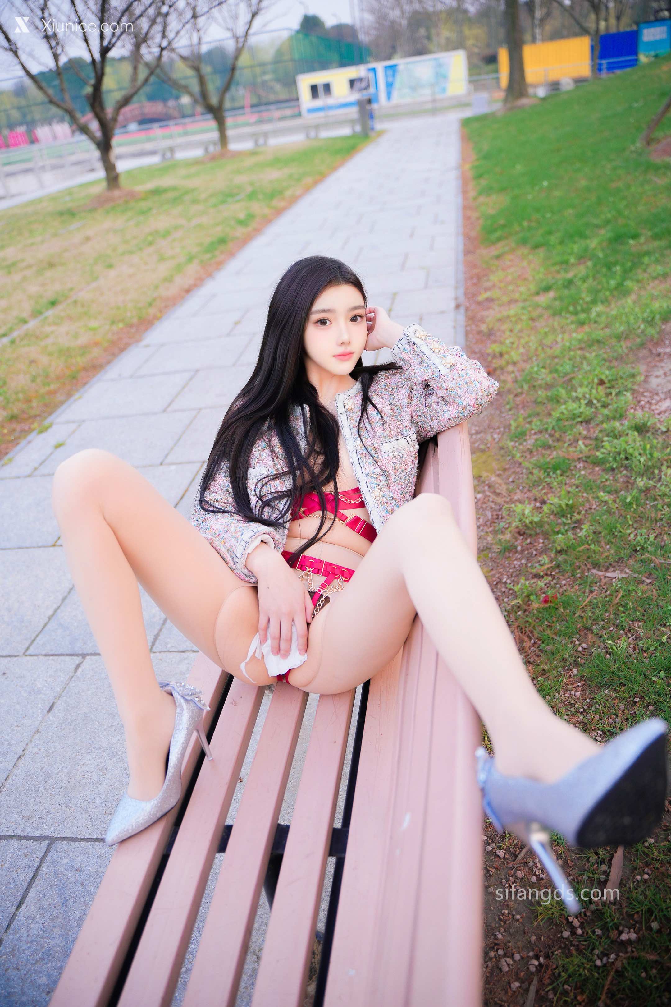 Xiuren Uncensored 龙雪儿 R18 清纯女神 最新户外公园露出 54