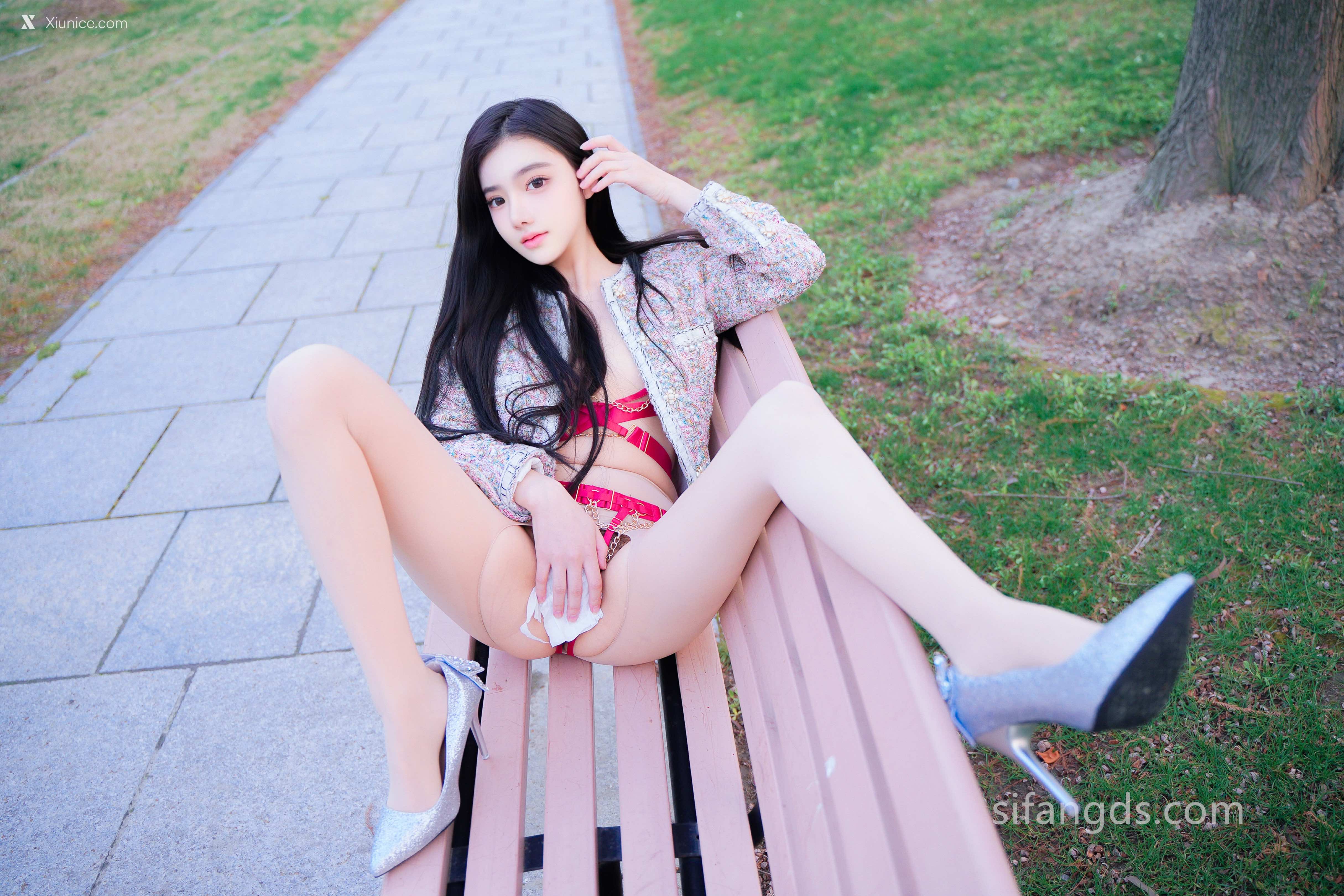 Xiuren Uncensored 龙雪儿 R18 清纯女神 最新户外公园露出 59