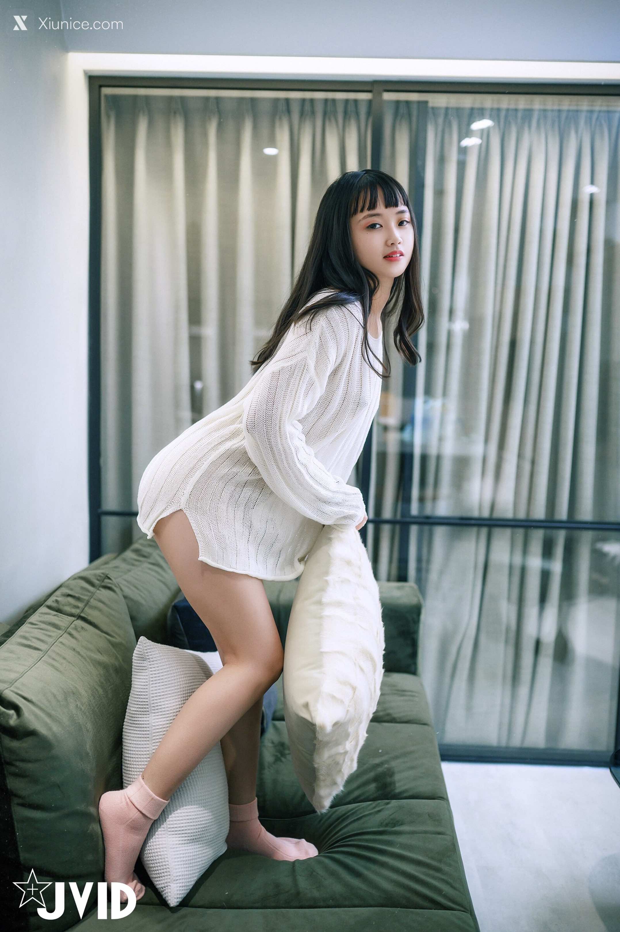叶思敏 & 加加喵 Jamie 18才的姉妹，探索彼此的身體，勾引修電視的大哥哥 8