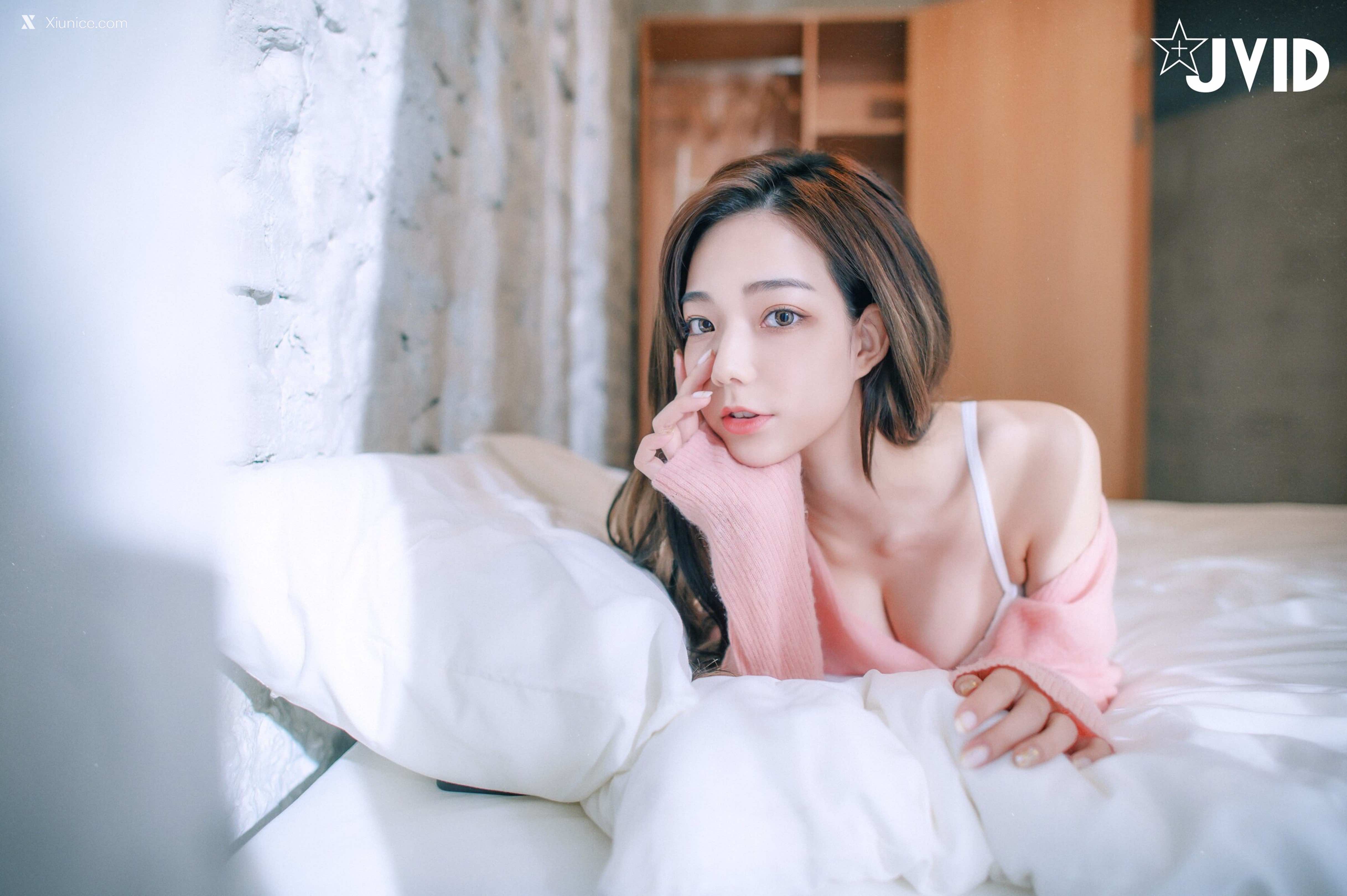啾啾 清純小女孩啾啾如今秀色可餐，小褲褲下的形狀好誘人 103